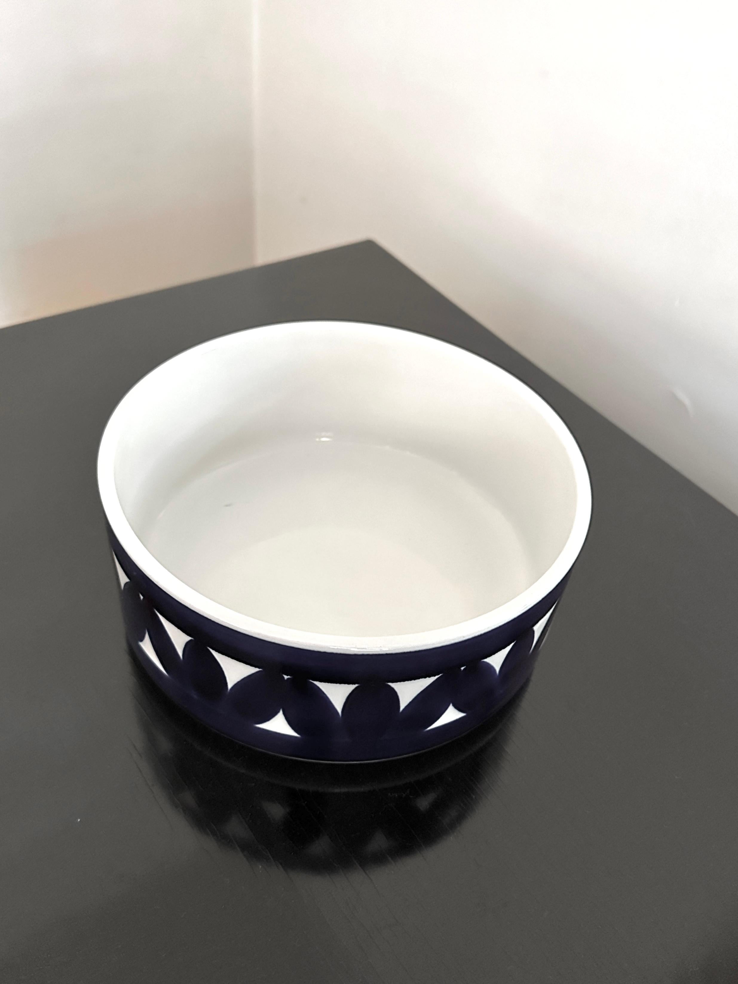 Cuenco Diseñado por Raija Uosikkinen Para Arabia, Finlandia, Patrón Sotka Escandinavo moderno en venta