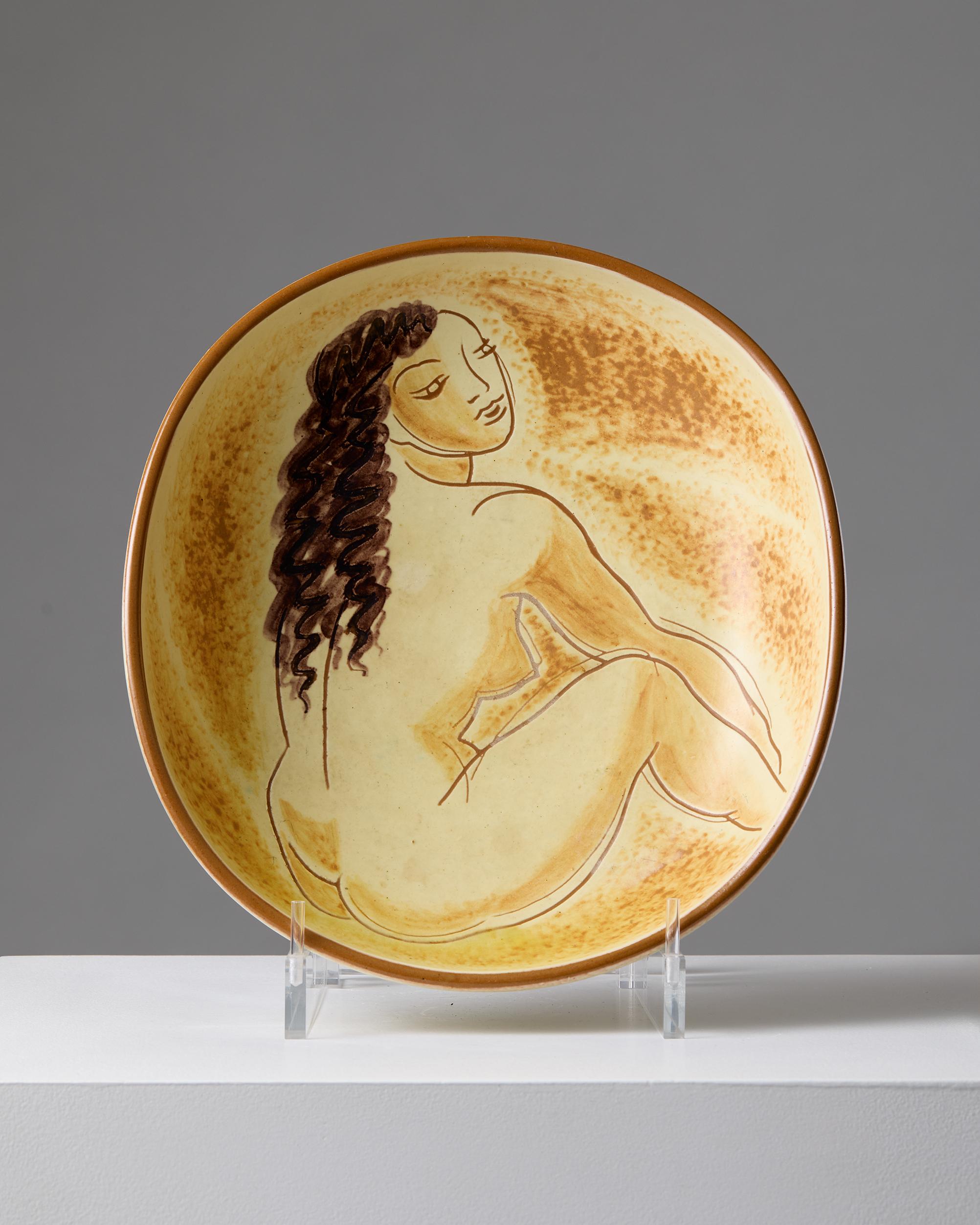 Bowl designed by Vicke Lindstrand for Upsala Ekeby, Sweden, 1940s.

Earthenware.

W: 30 cm / 11 13/16