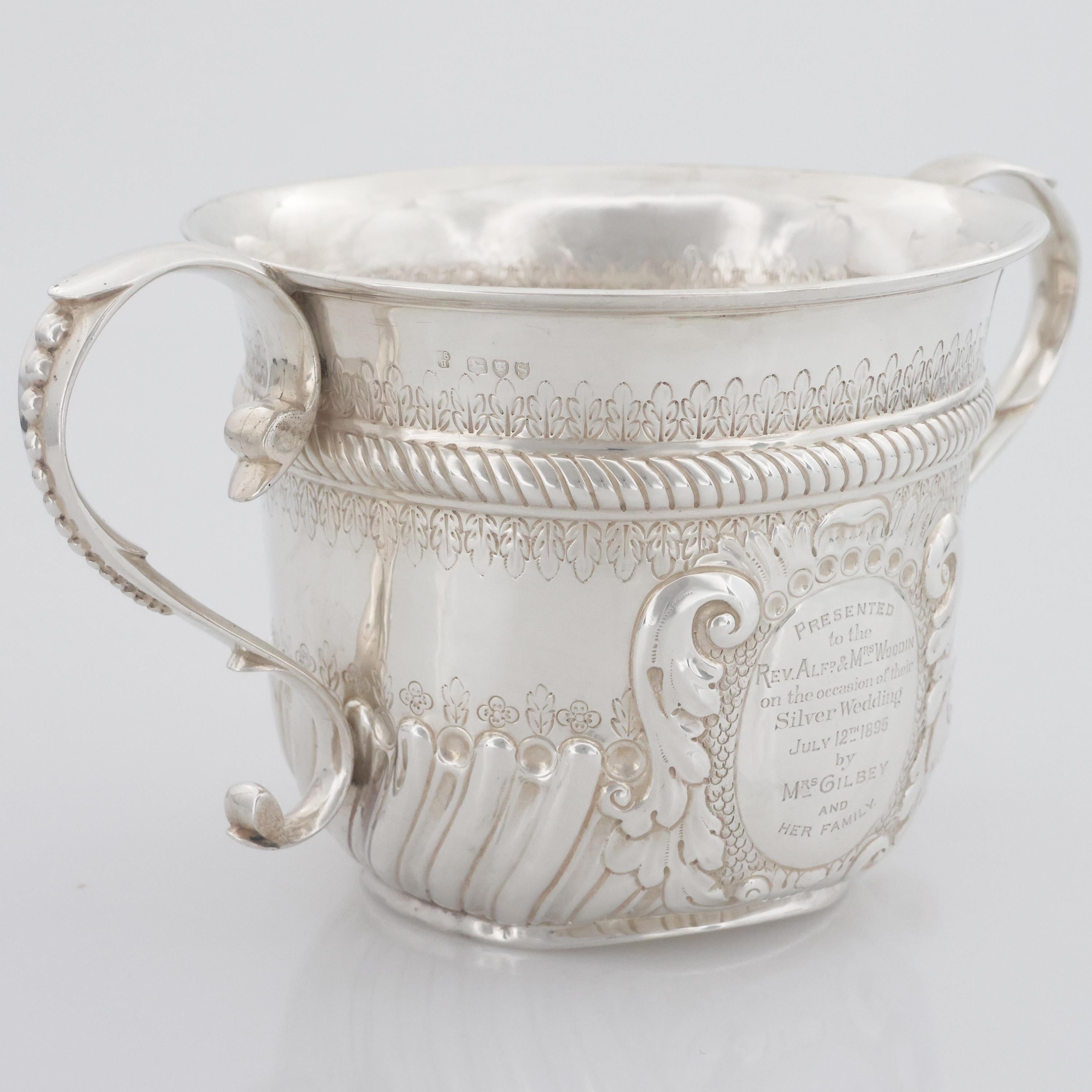 Cuenco de plata esterlina Reina Victoria, Charles Stuart Harris, Londres, 1893 Victoriano tardío