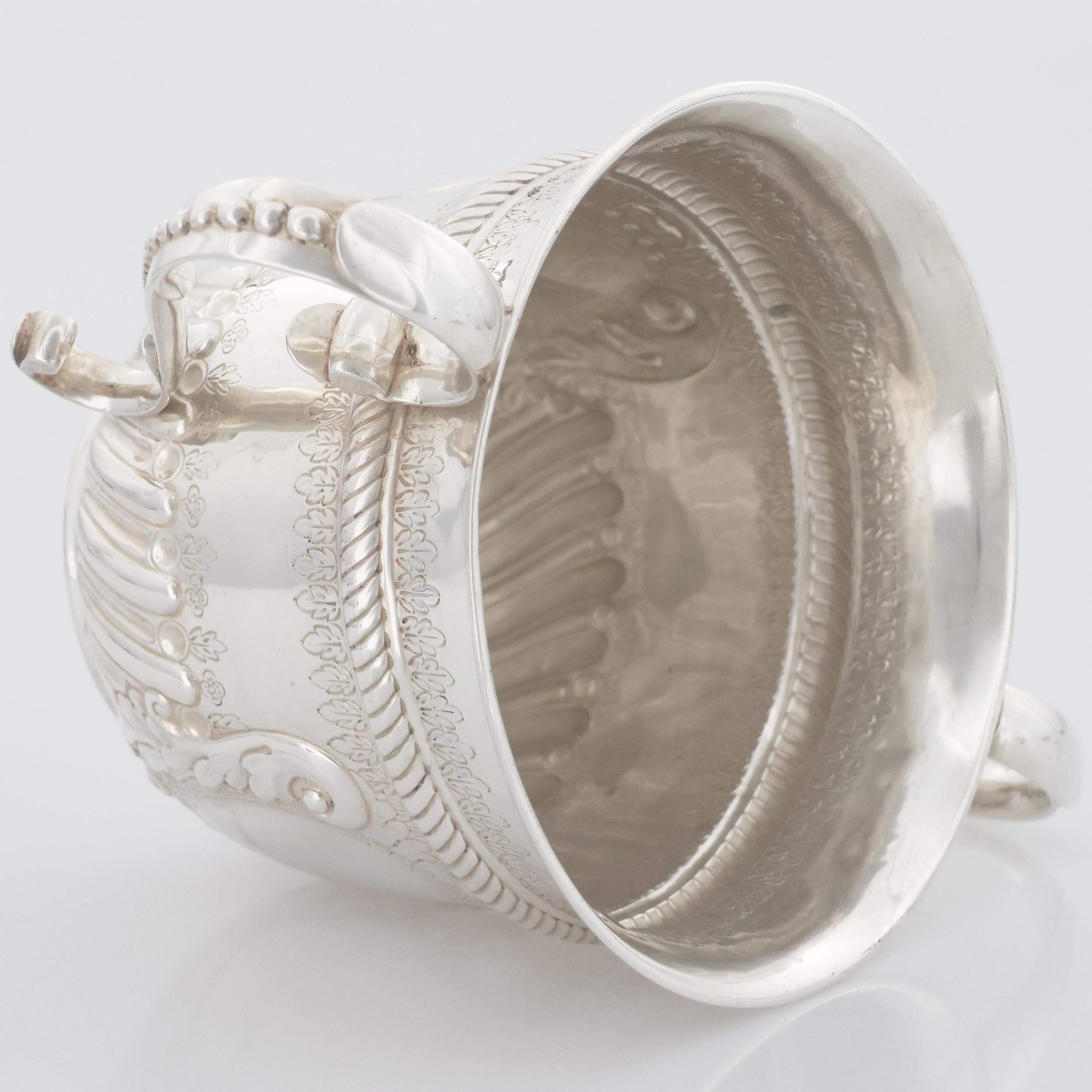 Cuenco de plata esterlina Reina Victoria, Charles Stuart Harris, Londres, 1893 Británico