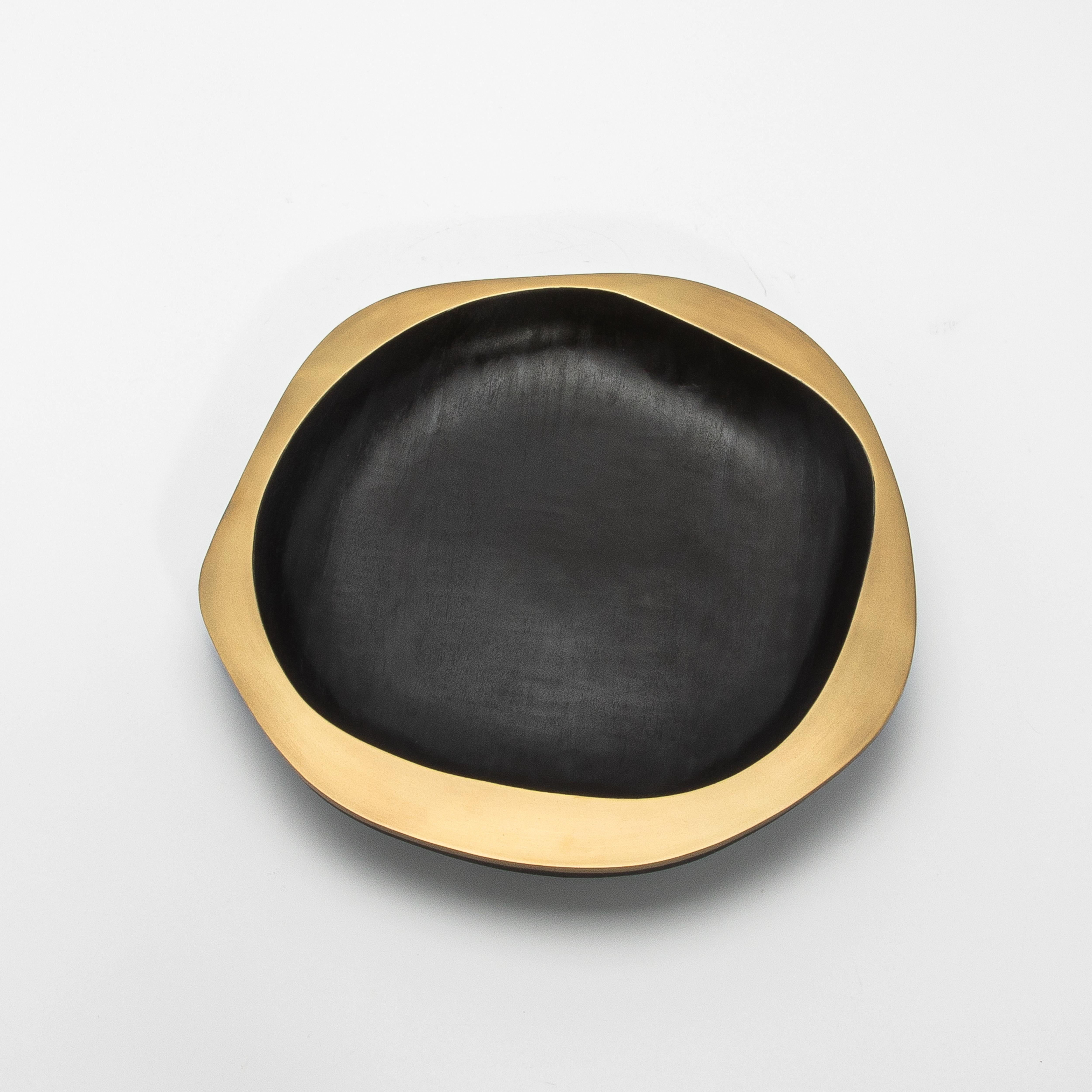 Art déco Bol en Oak Oak avec détails en laiton Patina Bronze par R&Y Augousti en vente