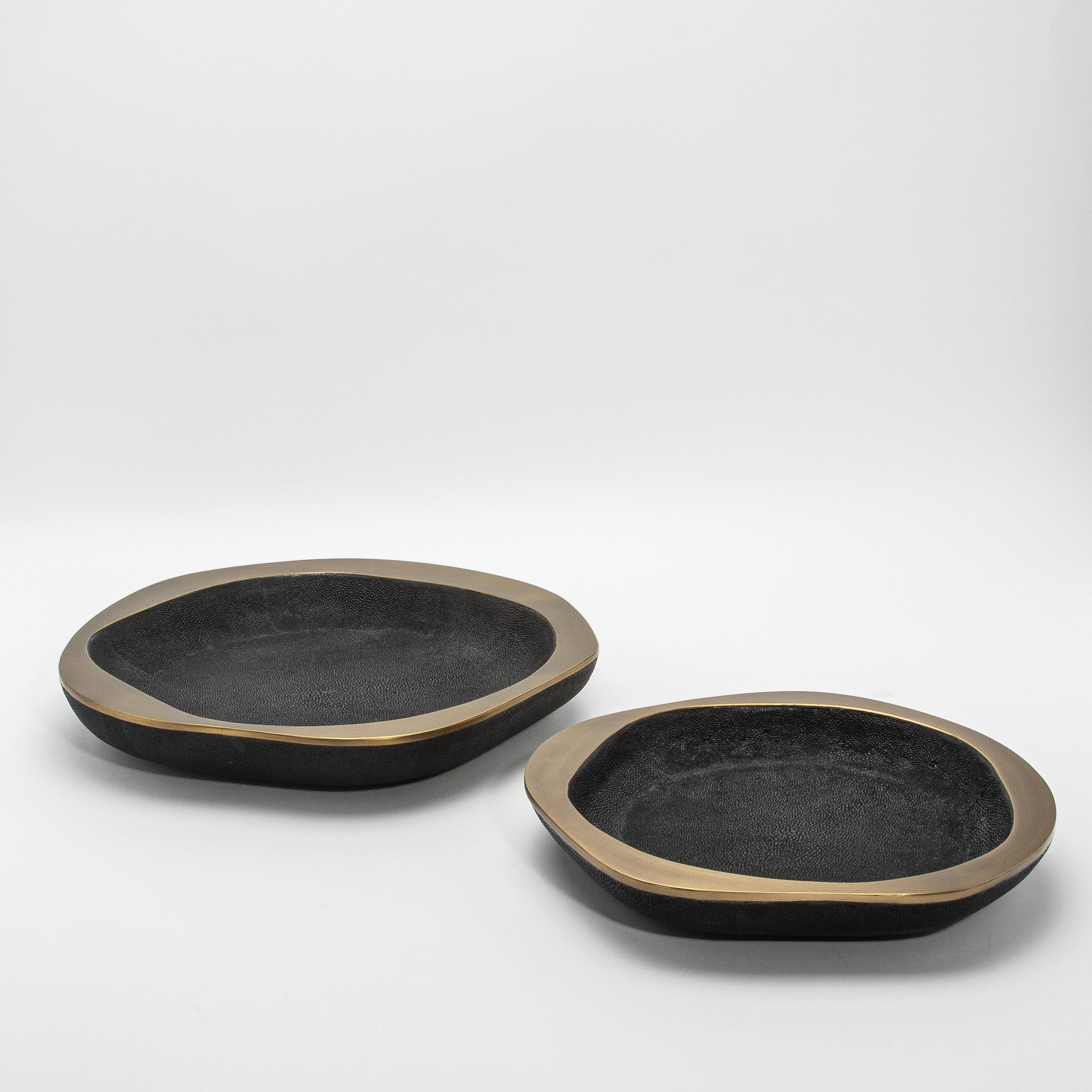 Bowl in Black Shagreen with Bronze Patina Brass Details by R&Y Augousti For Sale 1