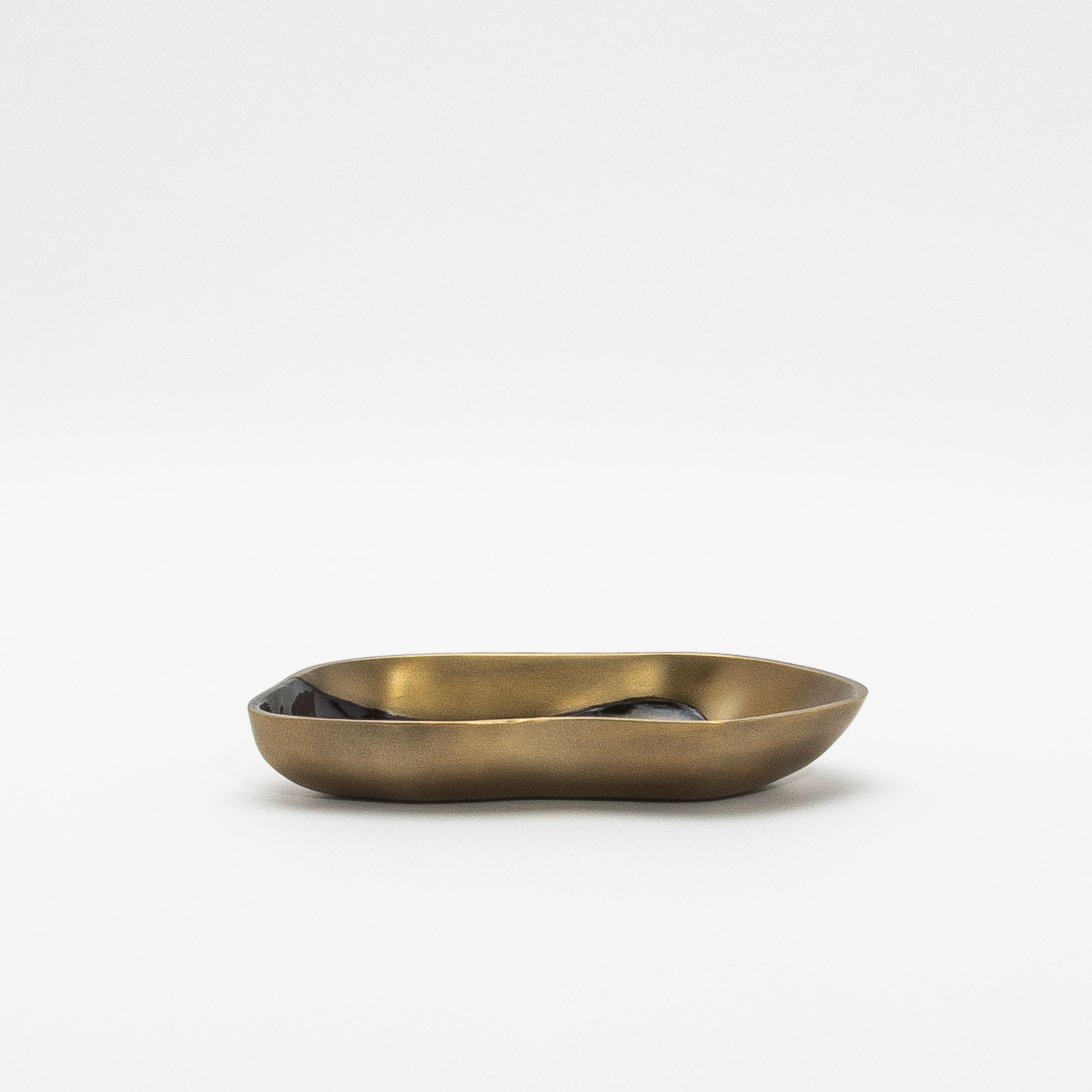 Bol en laiton patiné bronze avec détails en coquillage noir par KIFU Paris Neuf - En vente à West Hollywood, CA