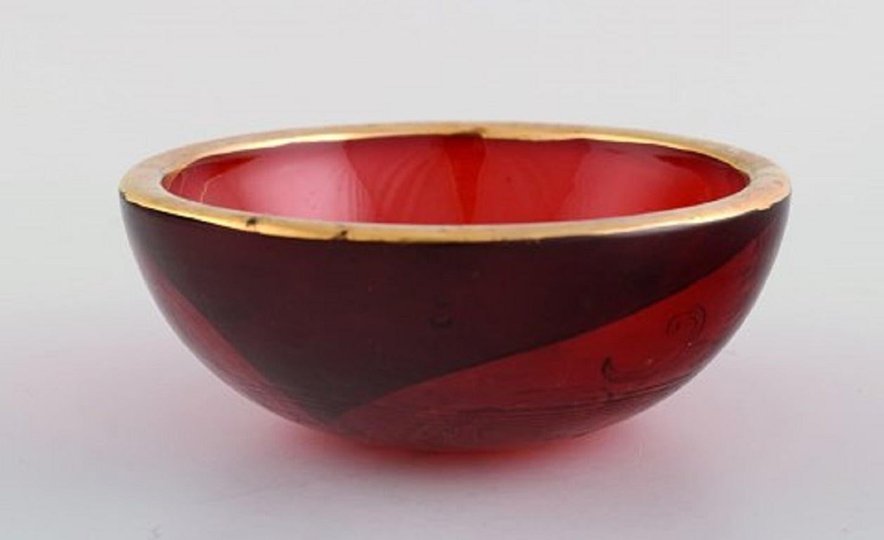 Mid-20th Century Bowl in Red Mouth-Blown Art Glass with Hand-Painted Flowers and Gold Decoration For Sale