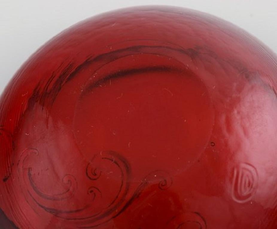 Bowl in Red Mouth-Blown Art Glass with Hand-Painted Flowers and Gold Decoration For Sale 1