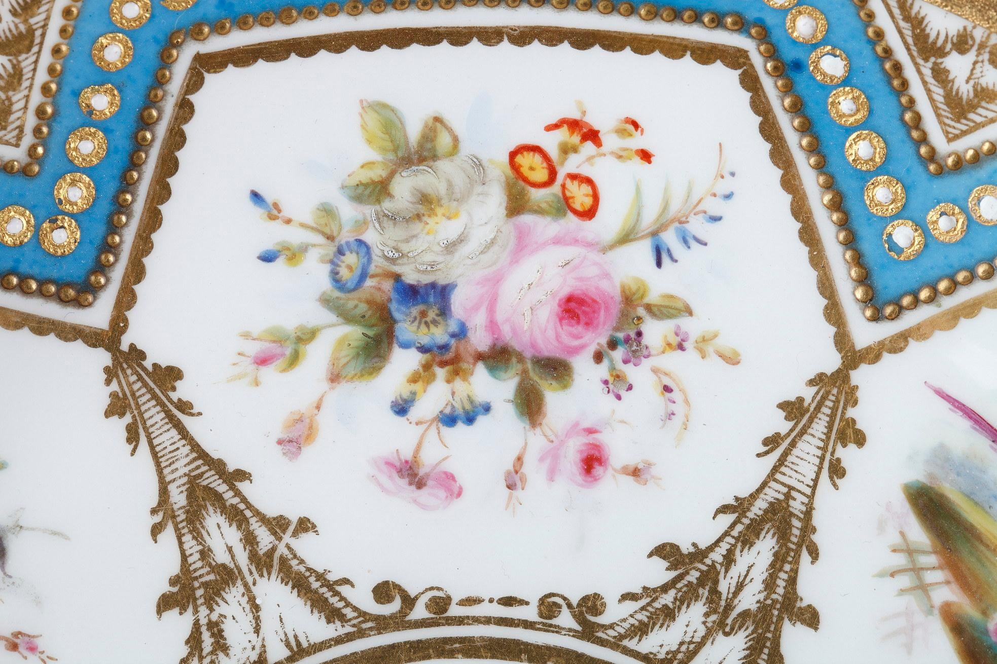 Bowl in Sèvres Porcelain Decorated with a Cupid from the Louis-Philippe Period 1