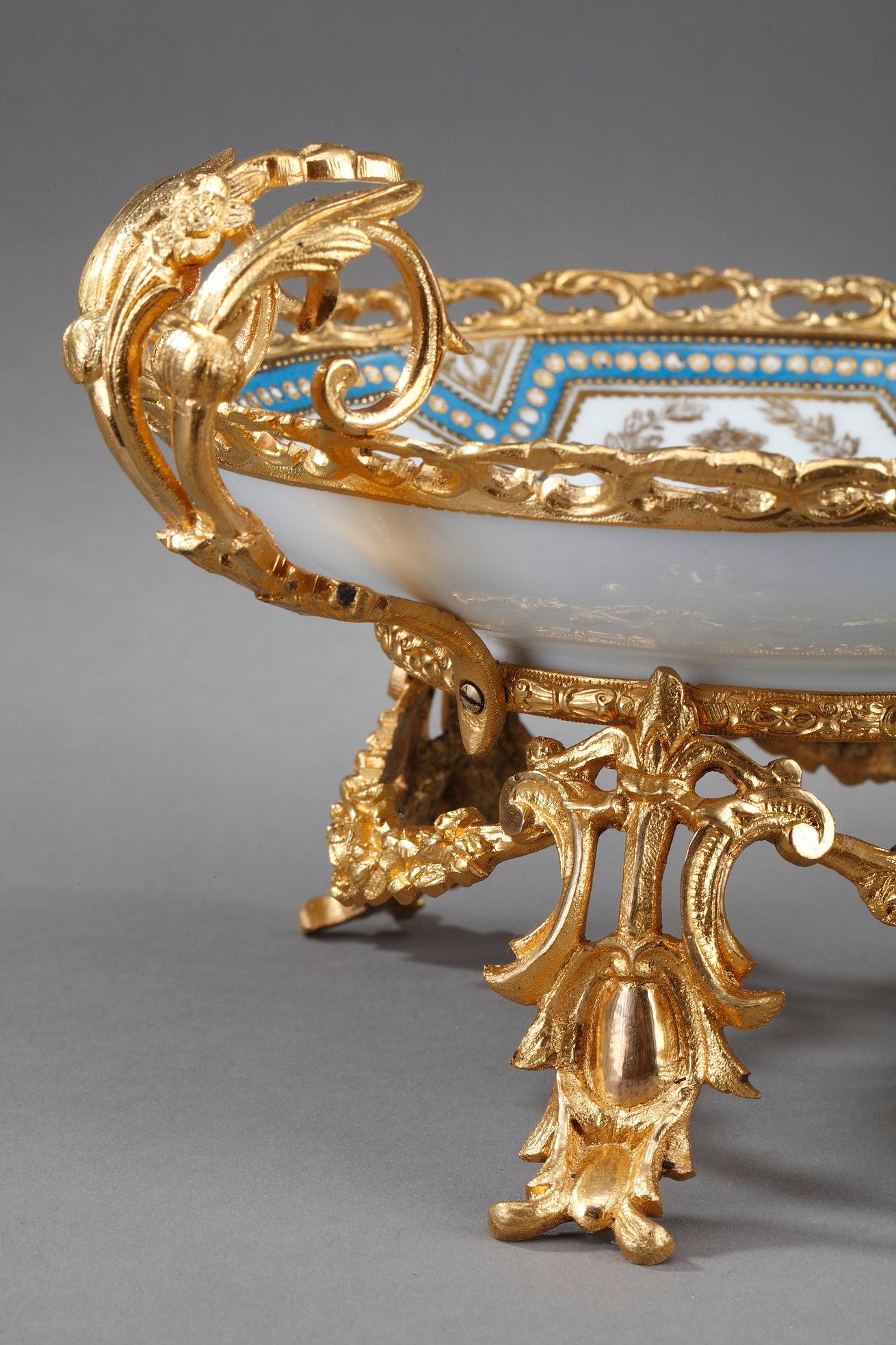 Louis Philippe Bowl in Sèvres Porcelain Decorated with a Cupid from the Louis-Philippe Period