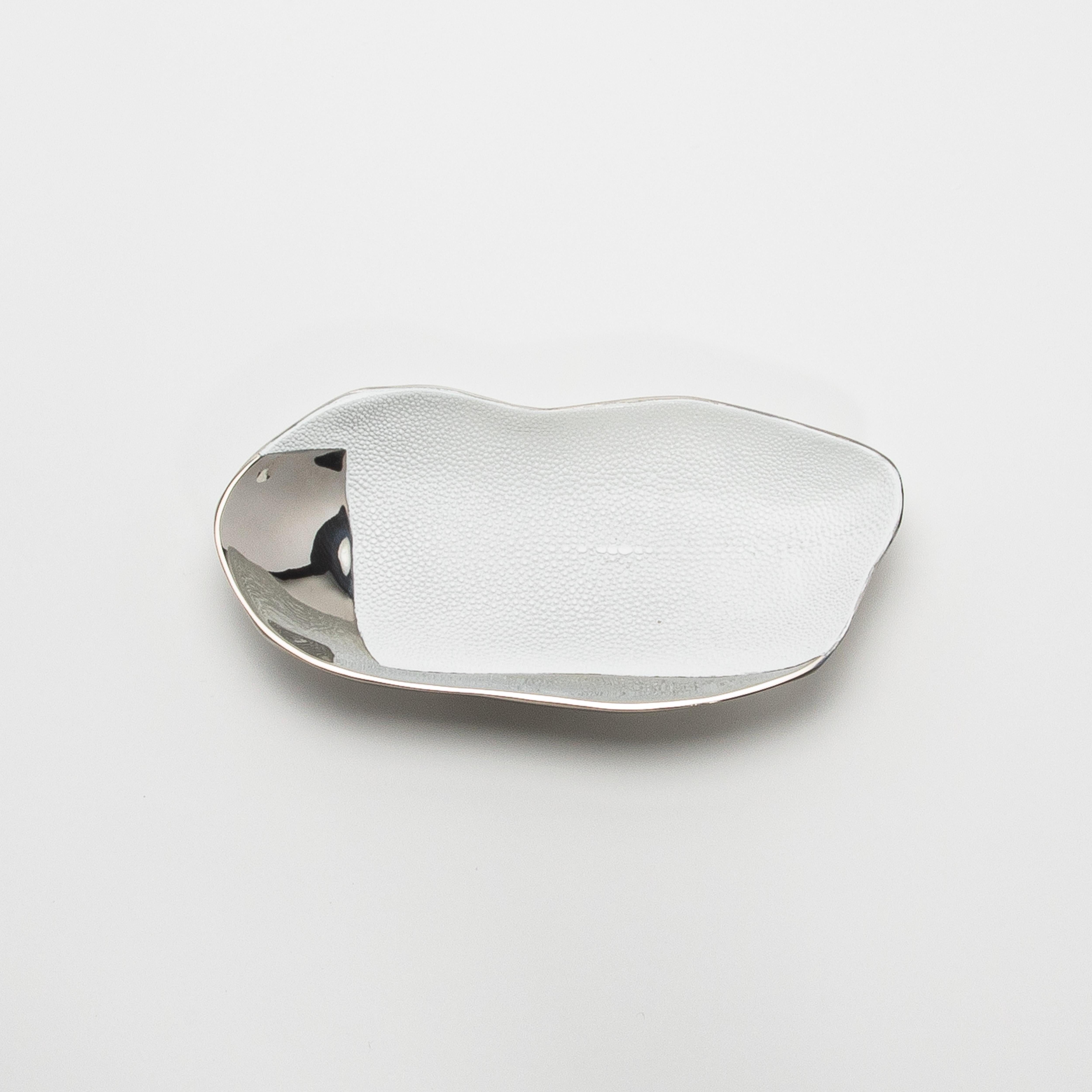 Bowl in Stainless Steel with White Shagreen Details by KIFU Paris In New Condition For Sale In West Hollywood, CA