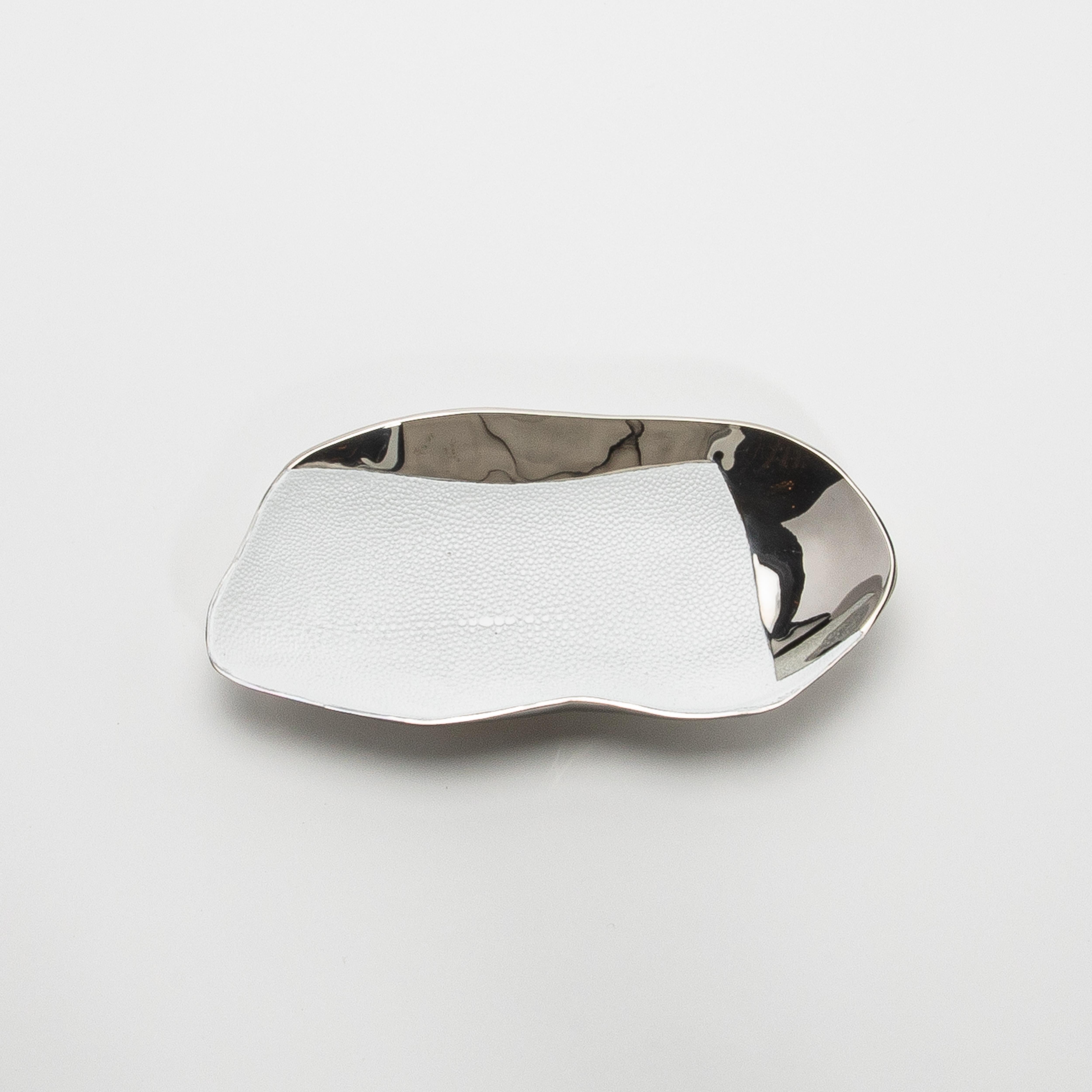 Contemporary Bowl in Stainless Steel with White Shagreen Details by KIFU Paris For Sale