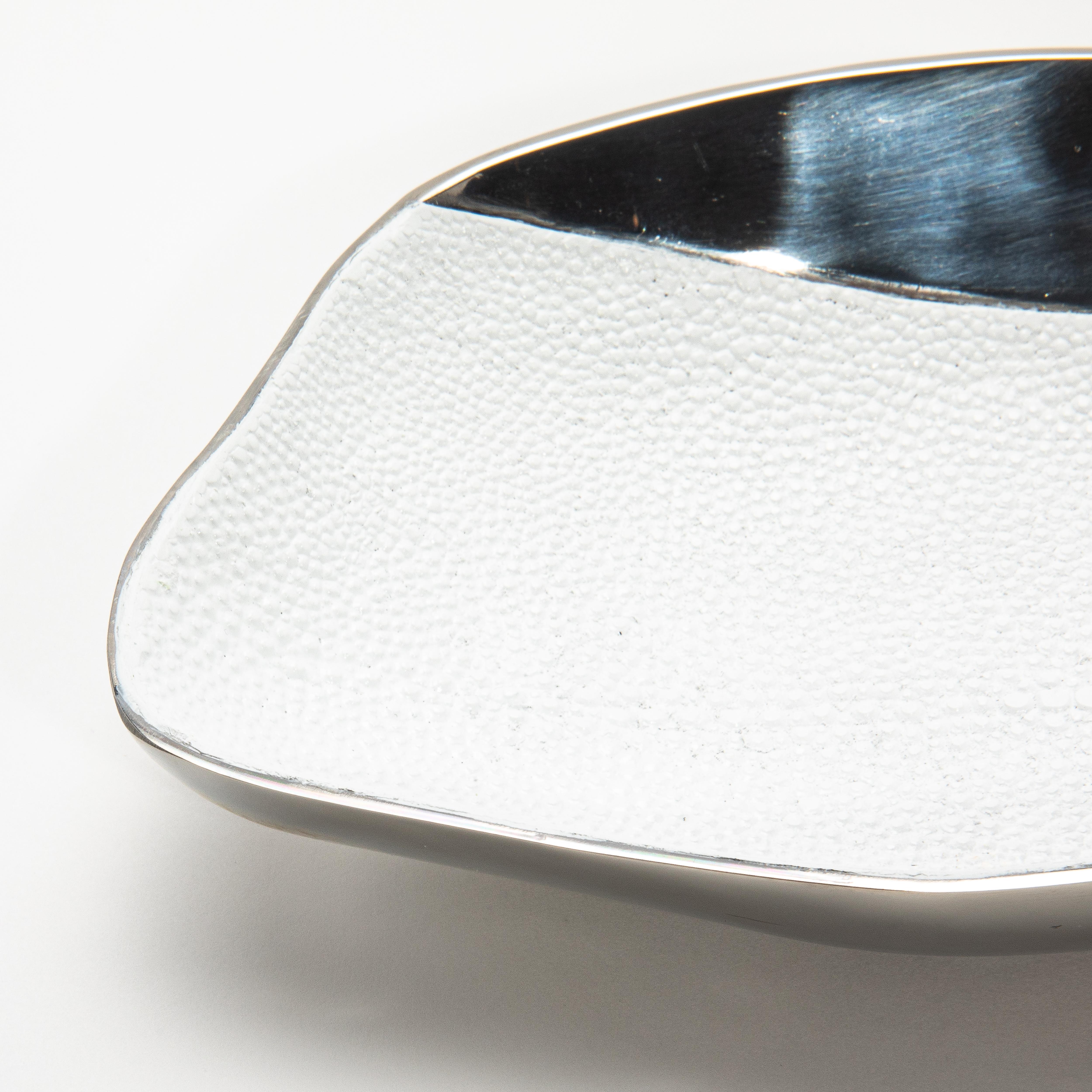 Shagreen Stingray Bowl in Stainless Steel with White Shagreen Details by KIFU Paris For Sale