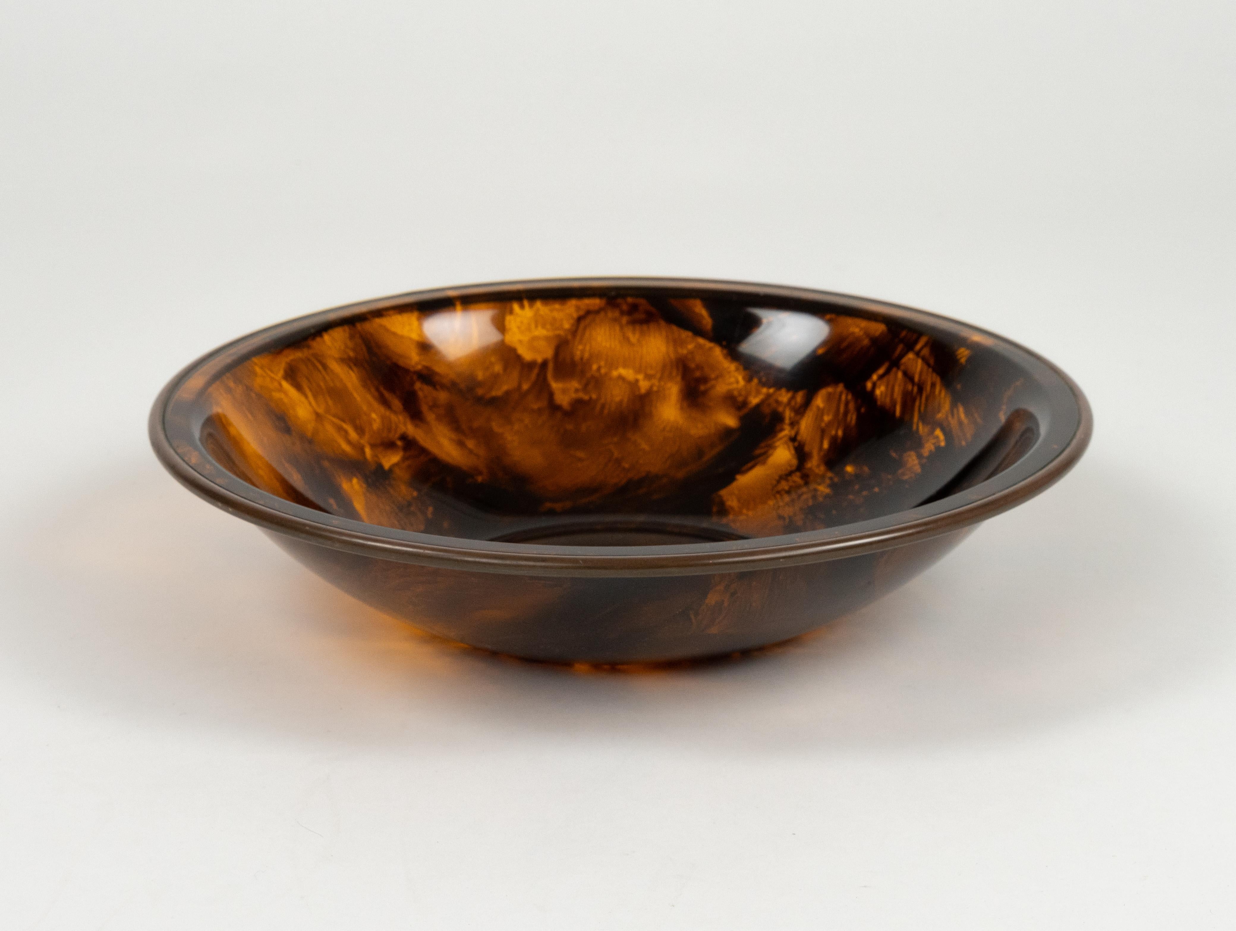 Midcentury amazing round bowl in in lucite tortoiseshell effect and brass in the style of Christian Dior Home.

Made in Italy in the 1970s.

