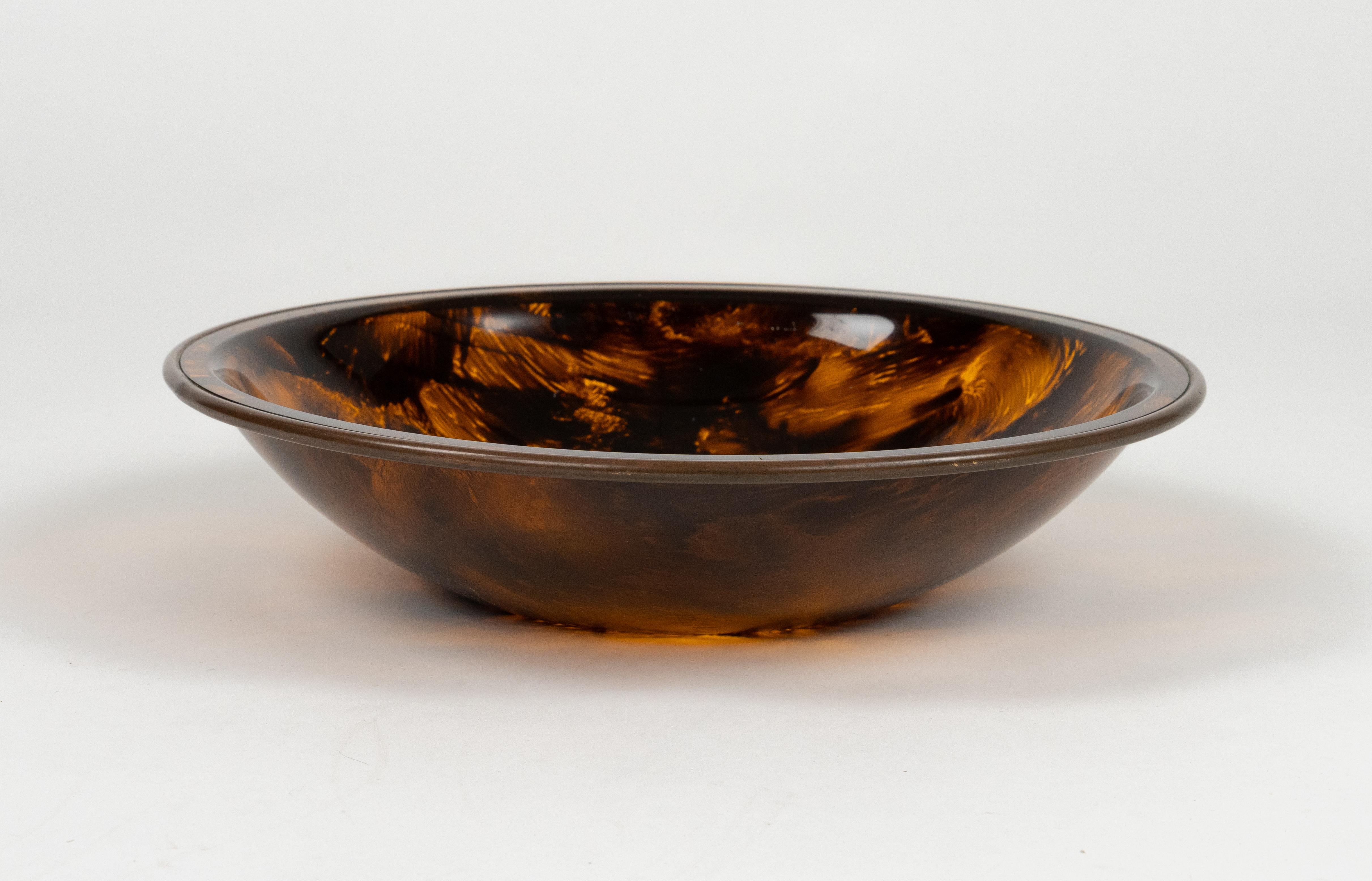 Bowl in Tortoiseshell Lucite Effect and Brass Christian Dior Style, Italy 1970s In Good Condition For Sale In Rome, IT