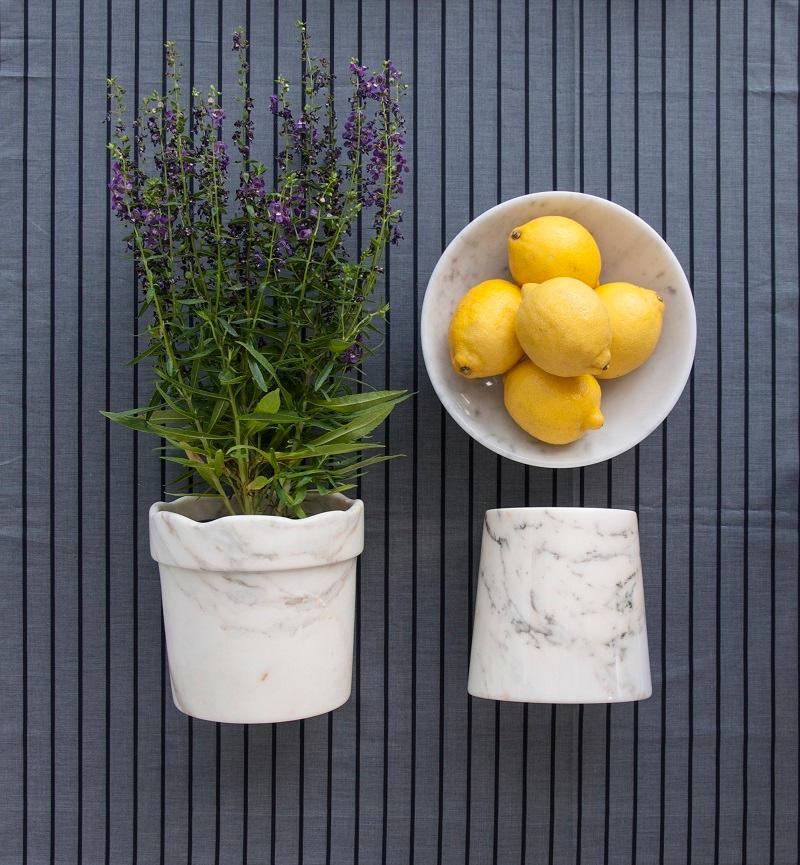 Fruit bowl in white Carrara marble ideal for fruit and to present food. Each piece is in a way unique (every marble block is different in veins and shades) and handmade by Italian artisans specialized over generations in processing marble. Slight