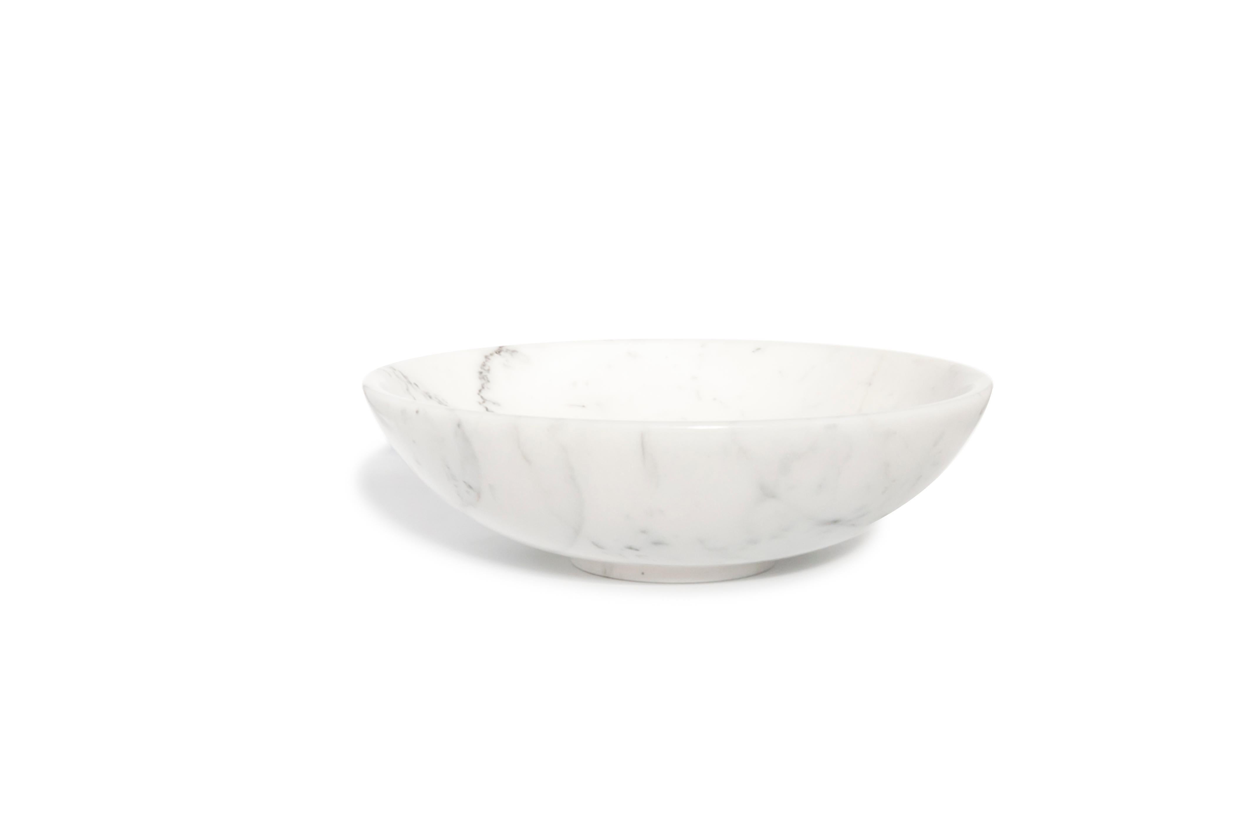 Fruit bowl in white Carrara marble. processed in Carrara, Italy. you have a 100% made in Italy product.
it is ideal to present fruit or to be used as a centrepiece.
Each piece is in a way unique (every marble block is different in veins and shades)