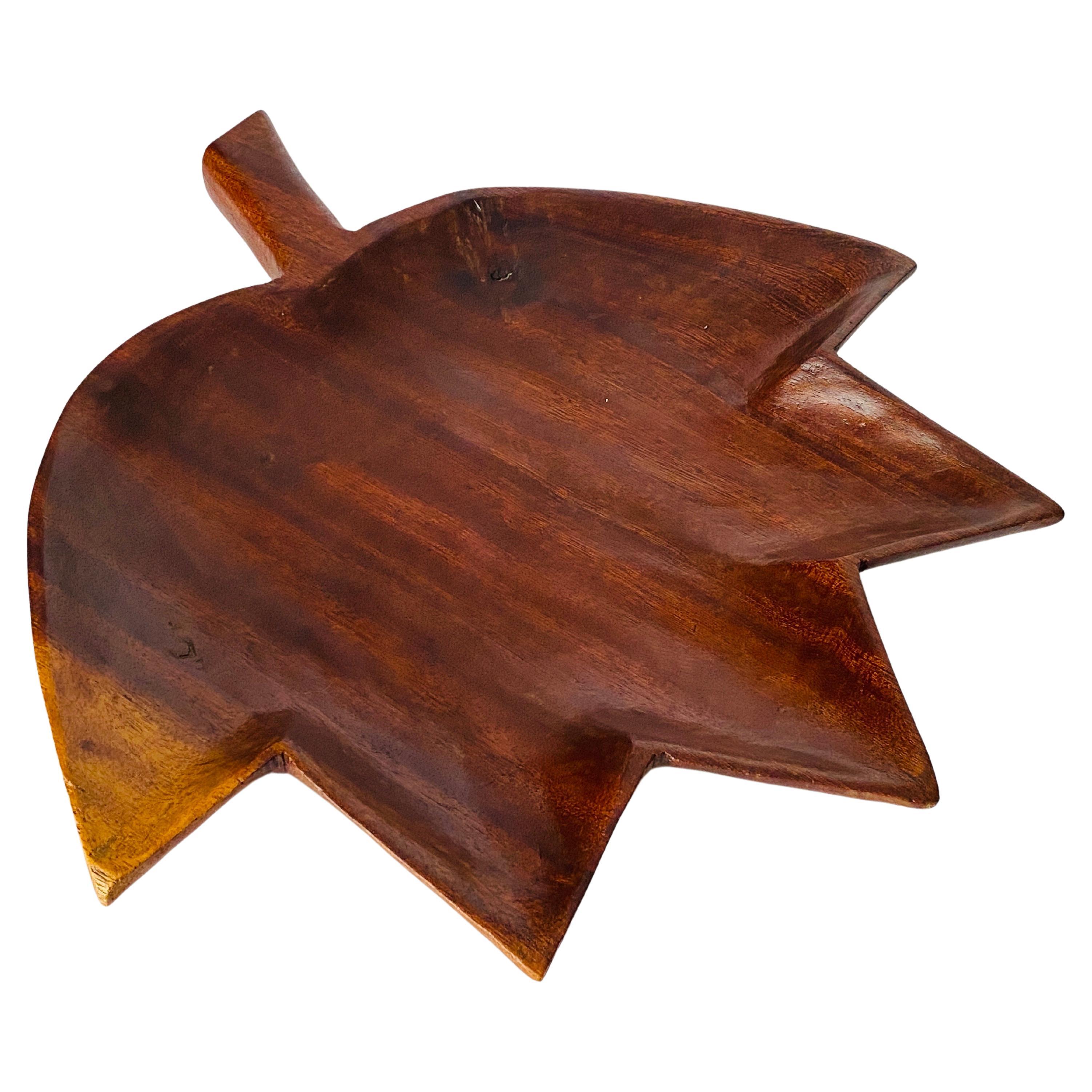 This bowl in a brown color, is quite large. Can be used as a basket, a vide poche, or just as a decorative item.
It has been made in wood, in sweden, circa 1960.