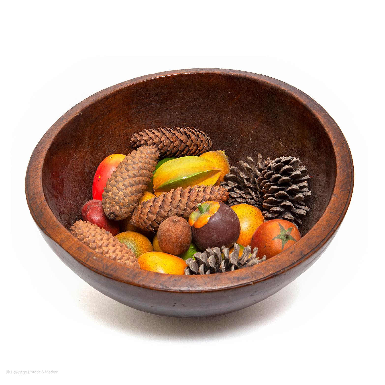 Cuenco grande de madera de frutal lechera Folk Vernacular, Siglo XVIII Barroco en venta