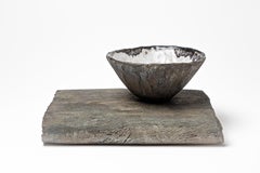 Bowl on tray in glazed ceramic with pearly white interior by Gisèle ButhodGarçon