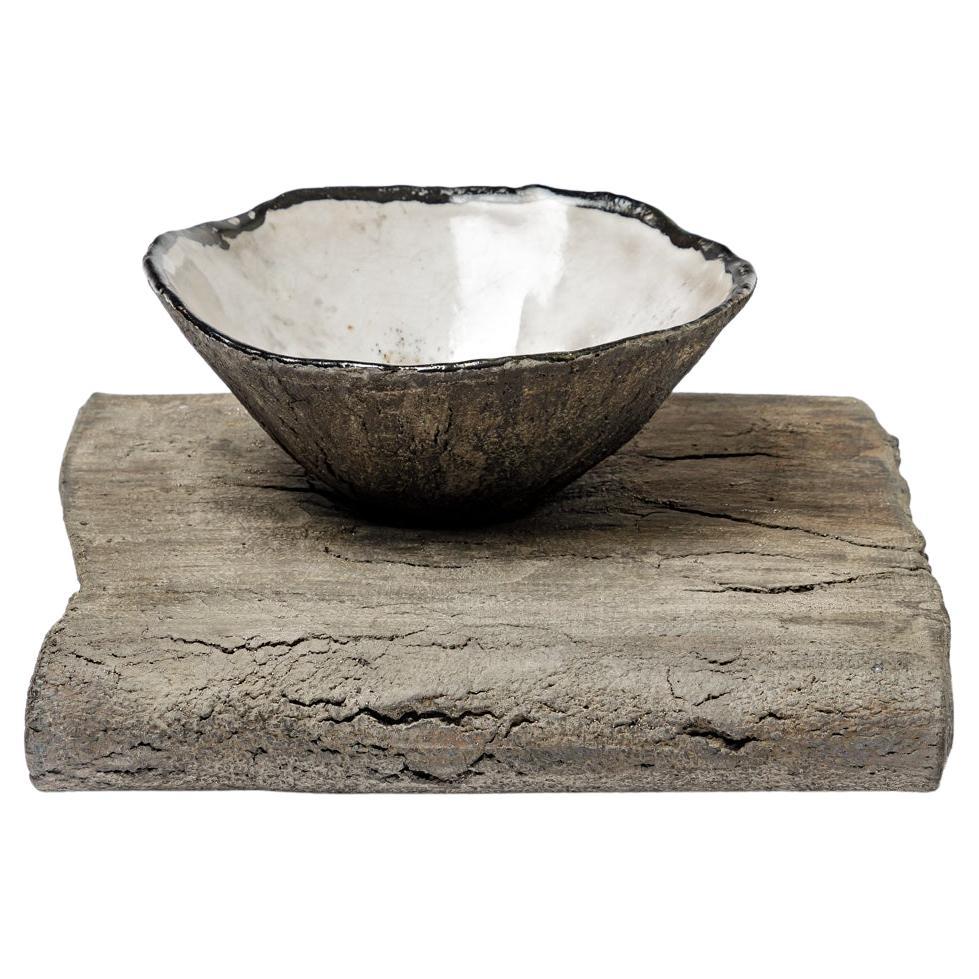 Bowl on tray in glazed ceramic with pearly white interior by Gisèle ButhodGarçon For Sale