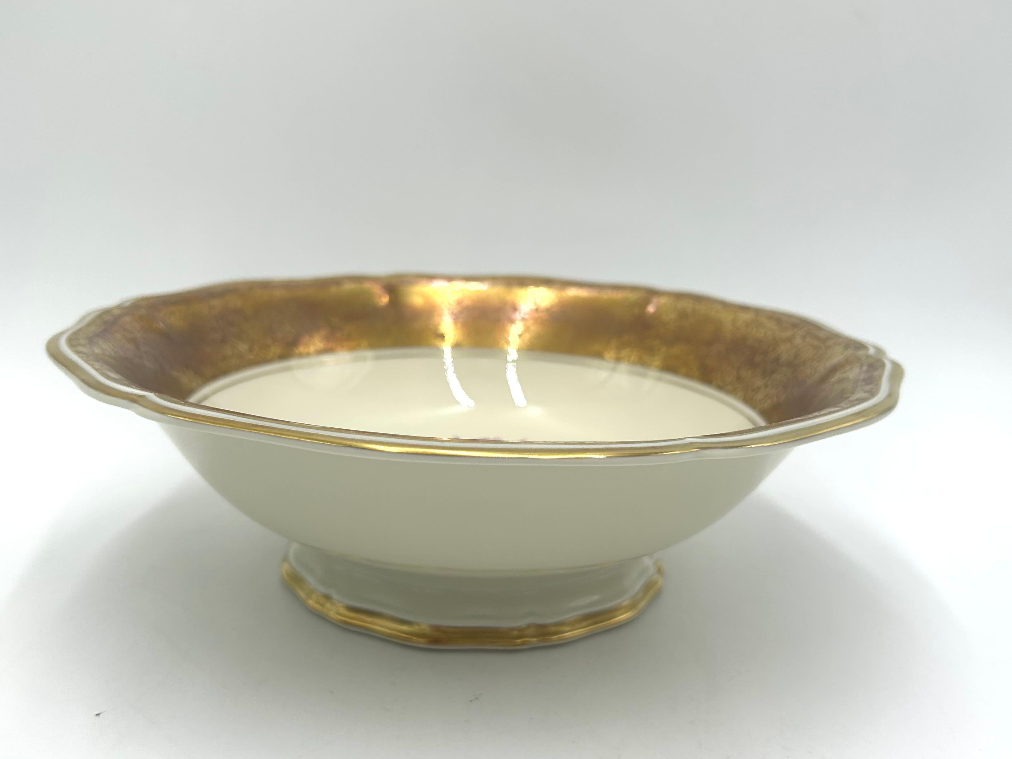 Beautiful porcelain platter-bowl in ecru color decorated with gilding and a floral motif

A product of the valued German Rosenthal label, marked with a mark used in the 1940s.

A platter from the classic, beautiful Chippendale series. Very good
