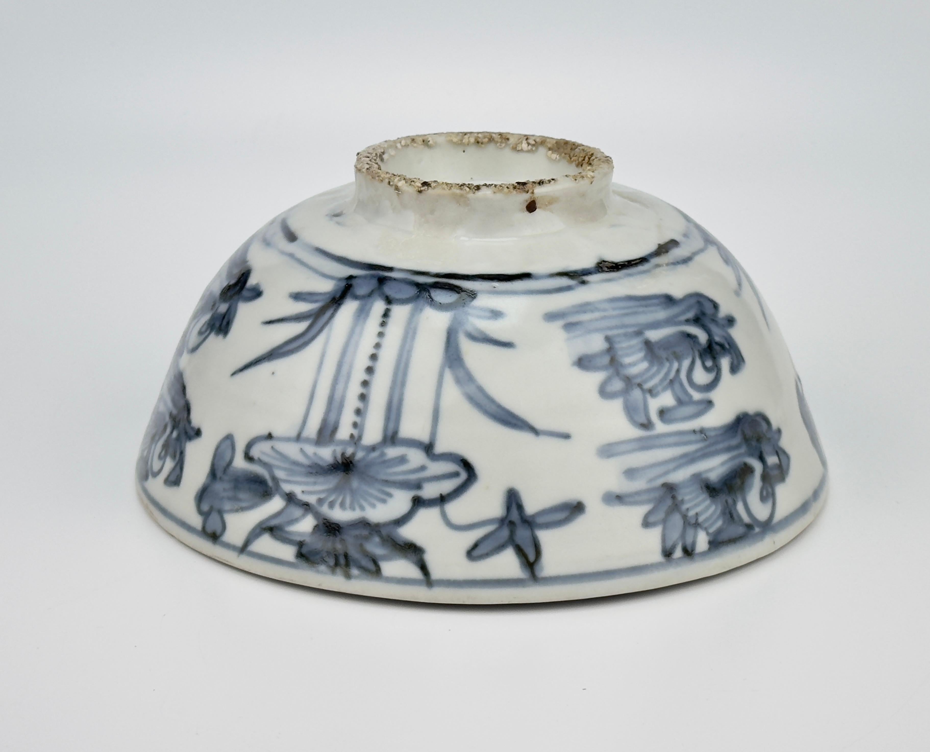 Ceramic Bowl with mandarin duck and lotus pattern design, Late Ming Era(16-17th century) For Sale