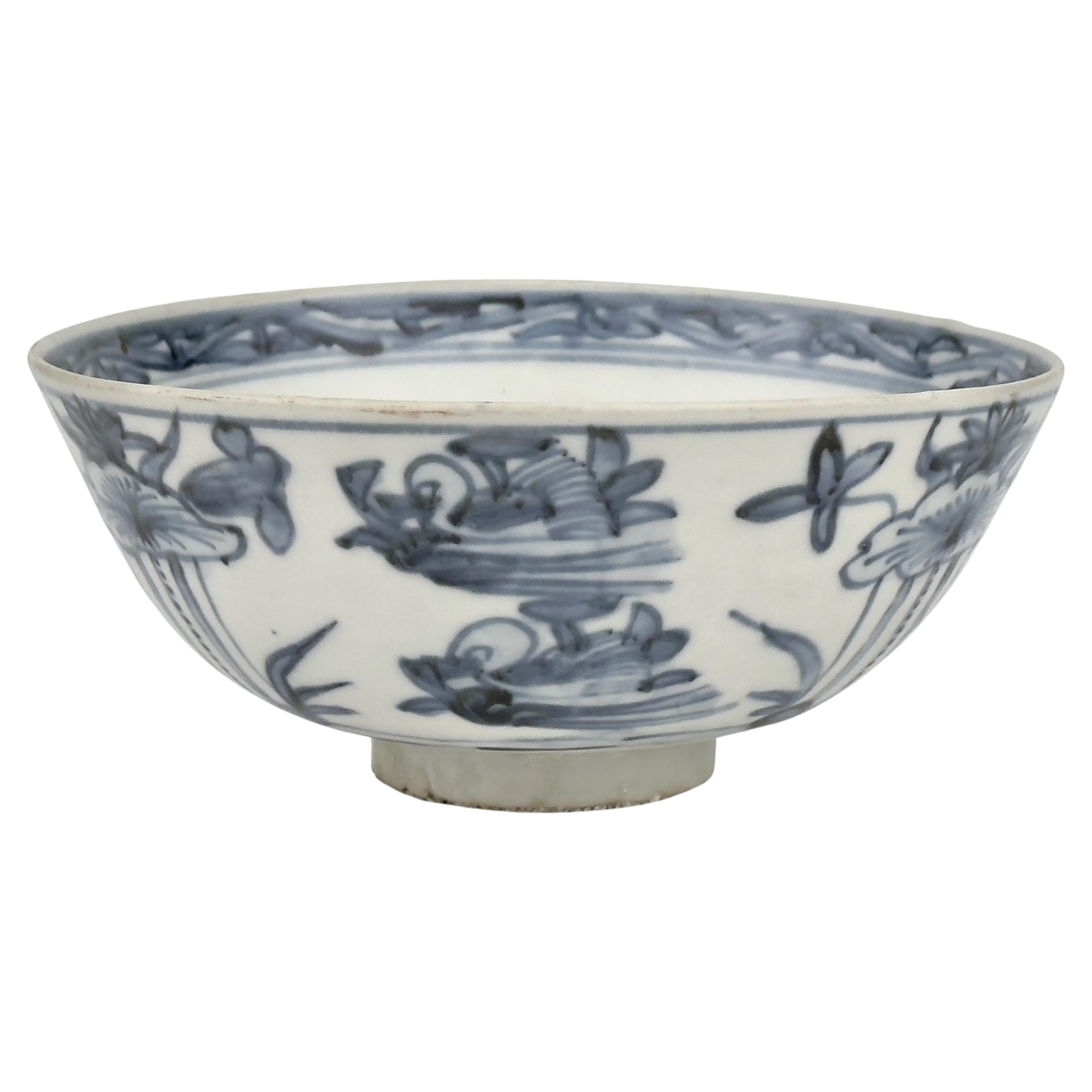 Bowl with mandarin duck and lotus pattern design, Late Ming Era(16-17th century) For Sale