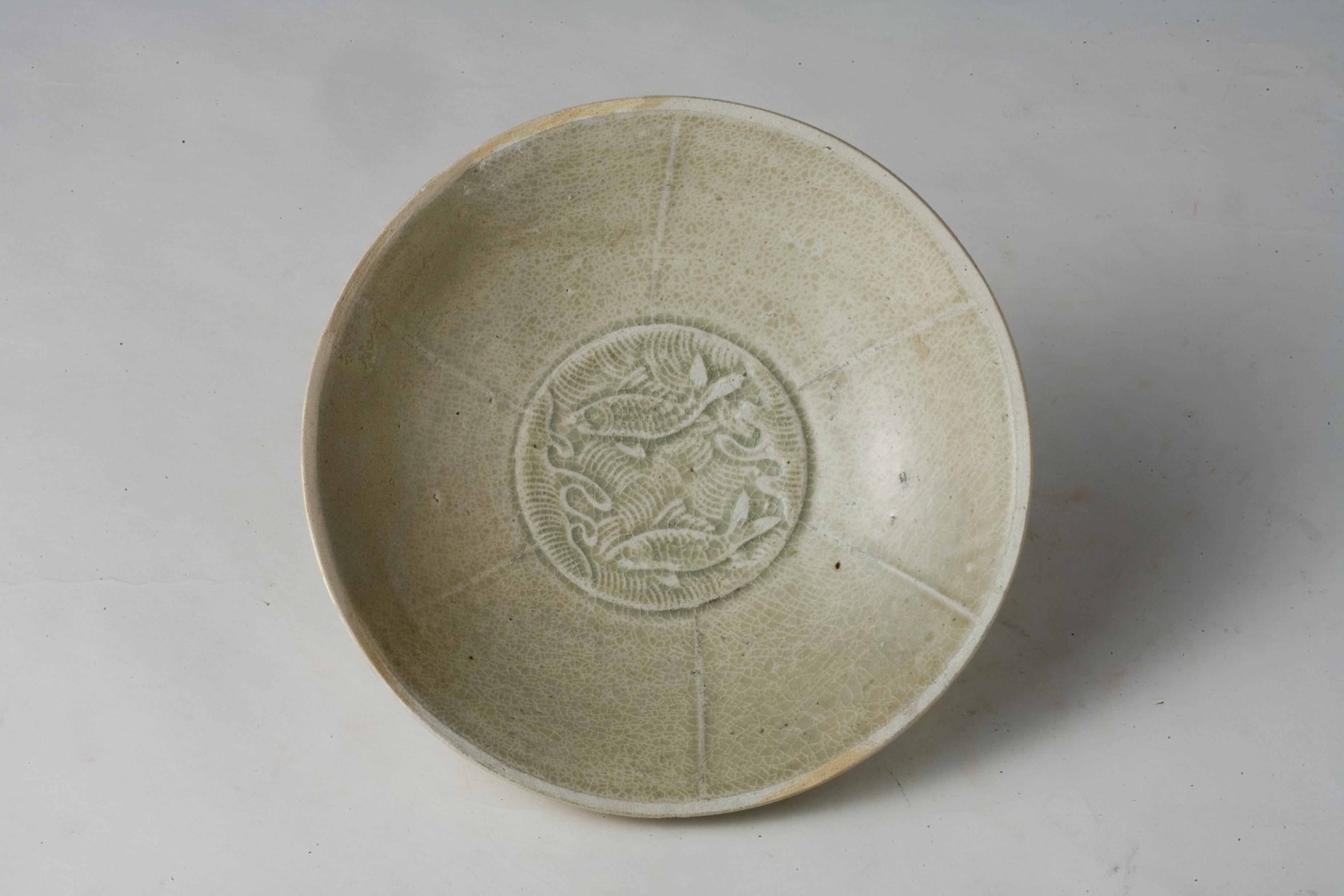 Cuenco con diseño de dos peces, dinastía Song en venta 1