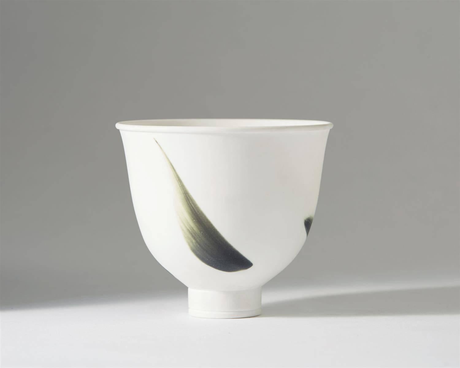 Bowl, Cintra. Designed by Wilhelm Kåge for Gustavsberg 
Sweden, 1950s.

Bone China.

Measures: H 7.5 cm/ 3''.