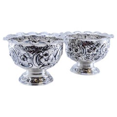Bowls in embossed silver with applications on the round bases