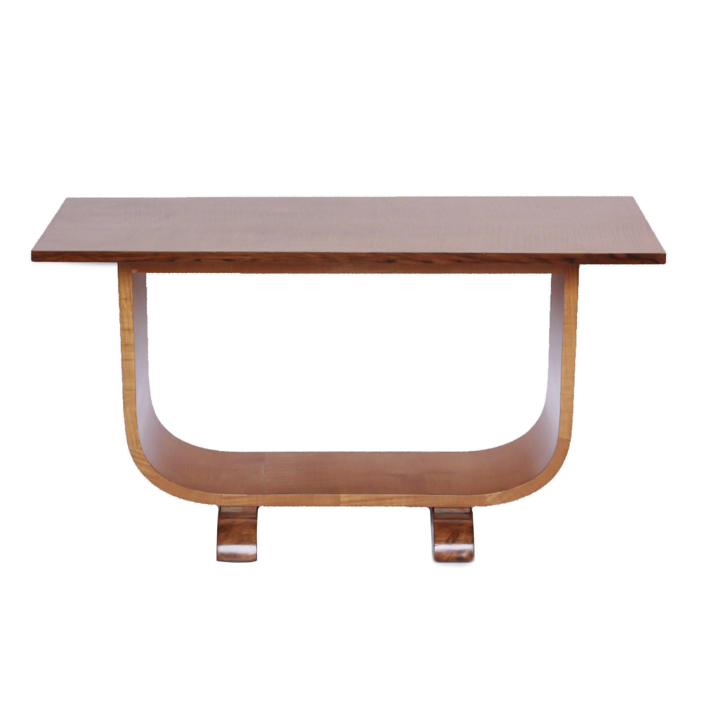 An Art Deco coffee table by Bowman Bros Ltd. satin birch with walnut feet and a u-shaped base.

Dimensions: H 50cm, W 92cm, D 34cm 

Origin: English

Date: circa 1930

Item no: 1911194.