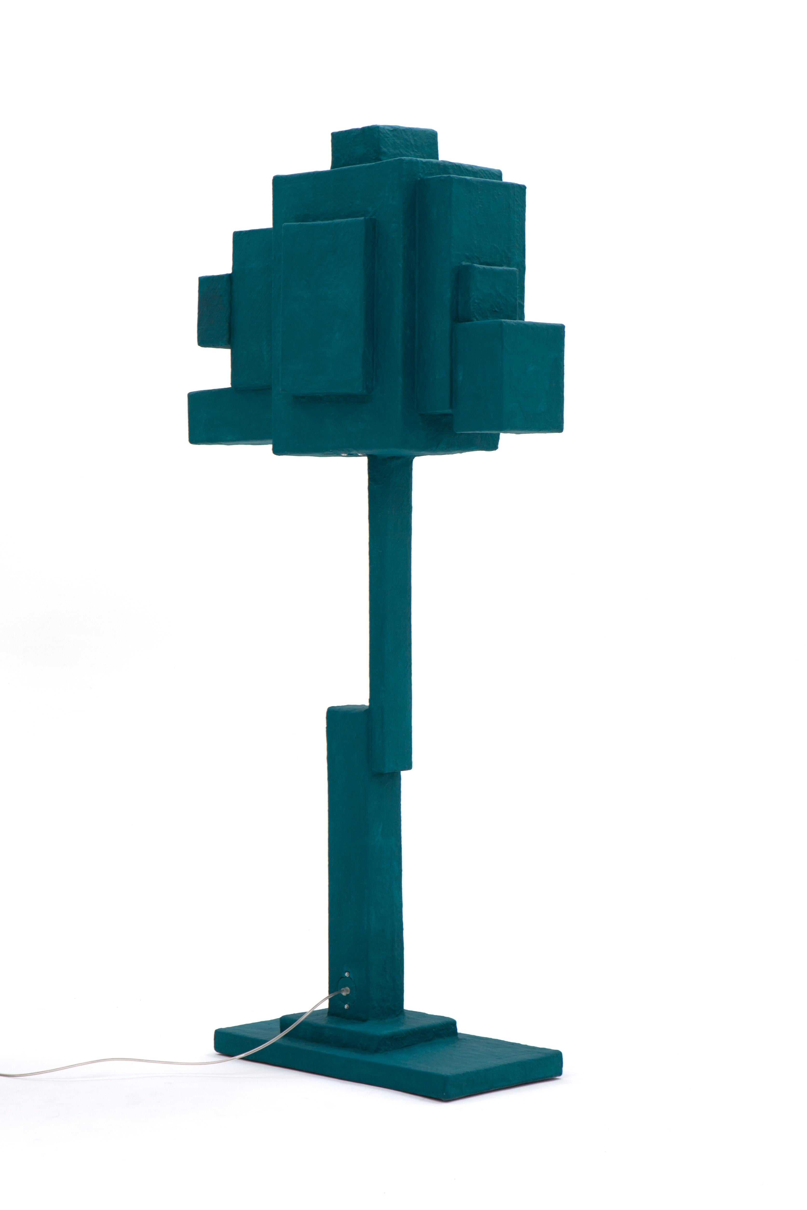 Sculpté à la main Box-1 Standing lamp, une lampe fabriquée à partir de boîtes en carton recyclées en vente