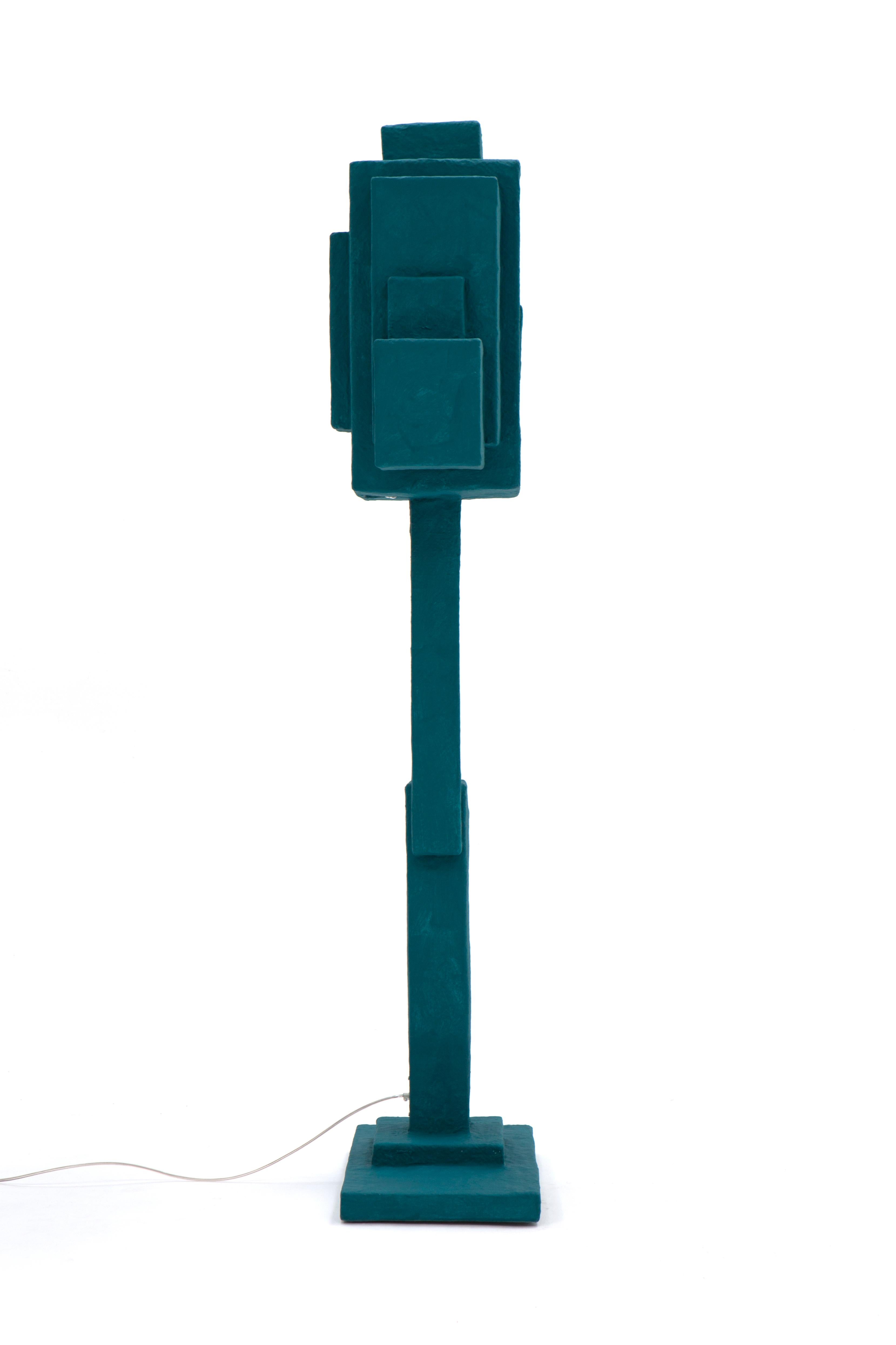 Feuille d'or Box-1 Standing lamp, une lampe fabriquée à partir de boîtes en carton recyclées en vente