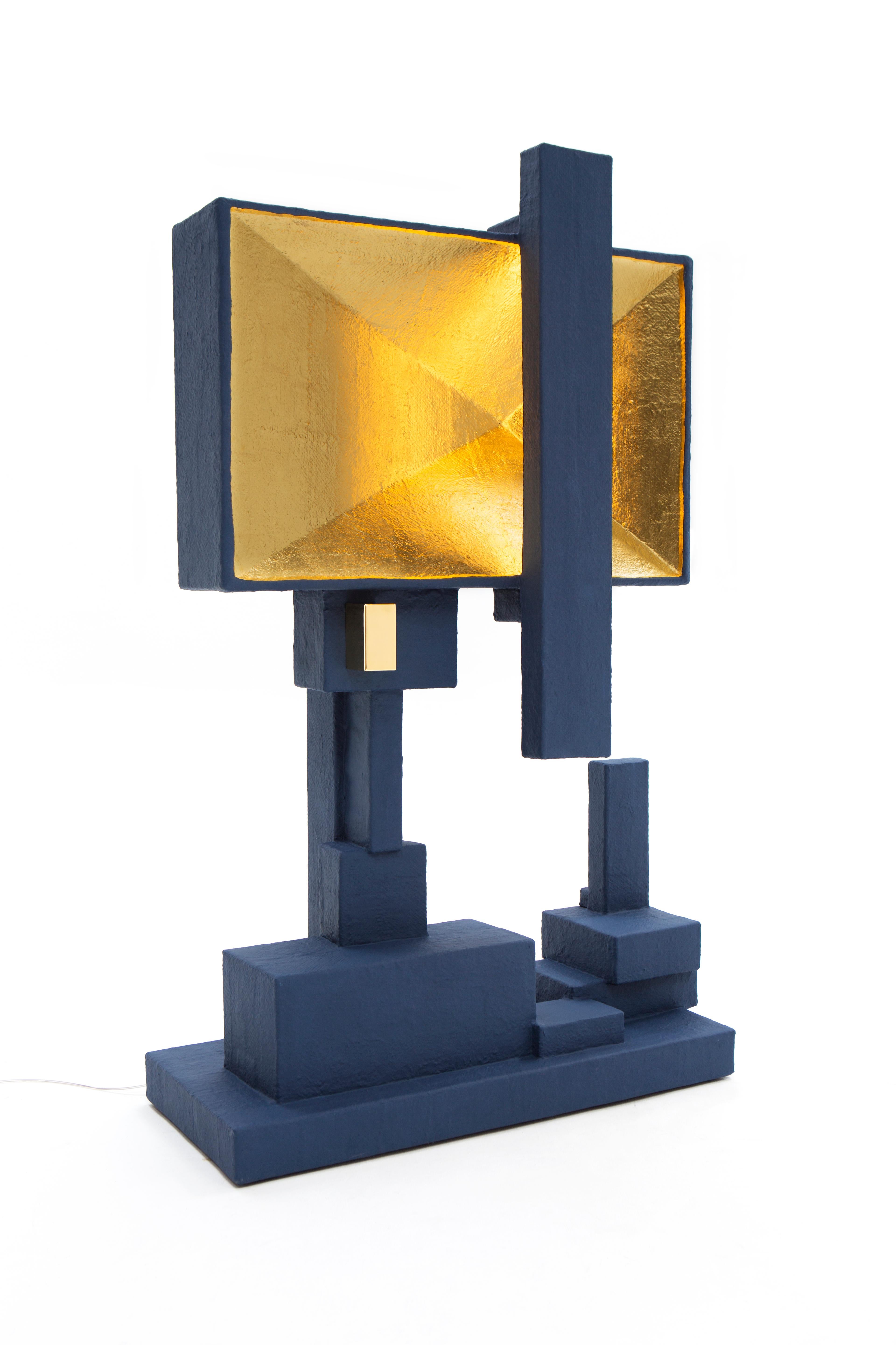 Olandese Box-2 Standing lamp, un'enorme lampada realizzata con scatole di cartone riciclate in vendita