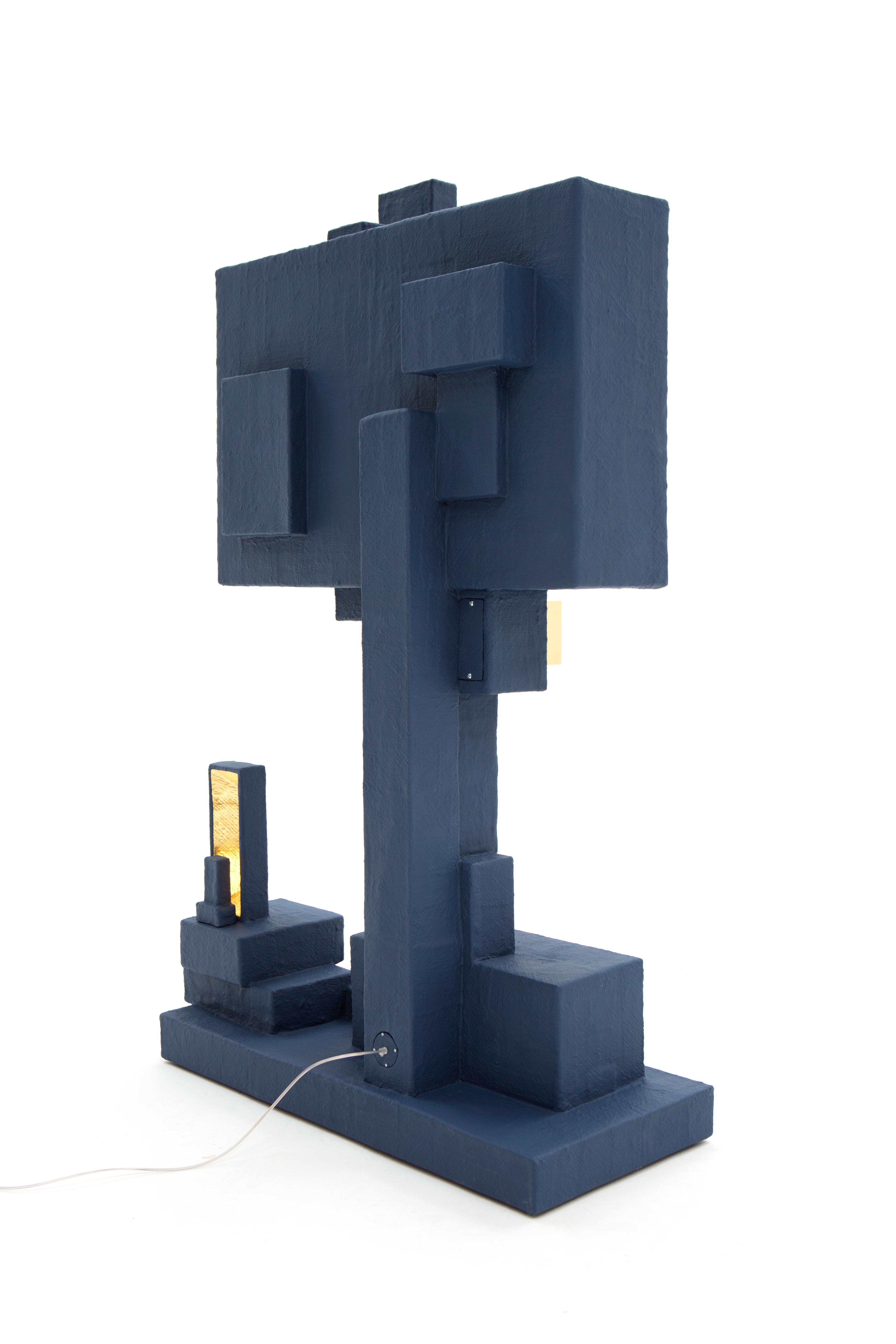 Intagliato a mano Box-2 Standing lamp, un'enorme lampada realizzata con scatole di cartone riciclate in vendita