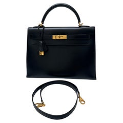 Box 32 vintage black G square