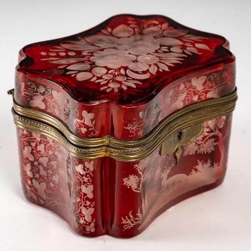Box, Bohemian crystal box, Napoleon III period

Crystal box, Bohemian crystal jewelry box, black forest decorations, 19th century, Napoleon III.

Dimensions: L: 14.5cm, p: 12cm, h: 10.5cm.