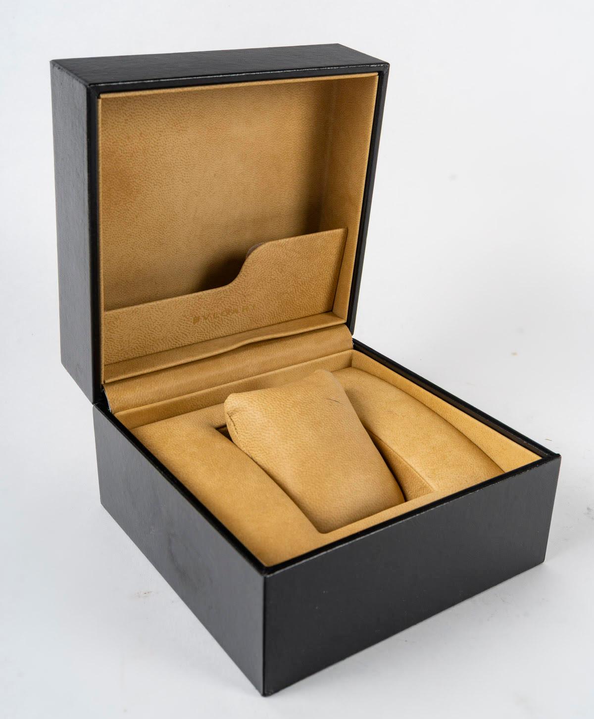 Moderne Boîte, boîte de montre Bulgari, cuir noir avec boîte en carton, 1990. en vente