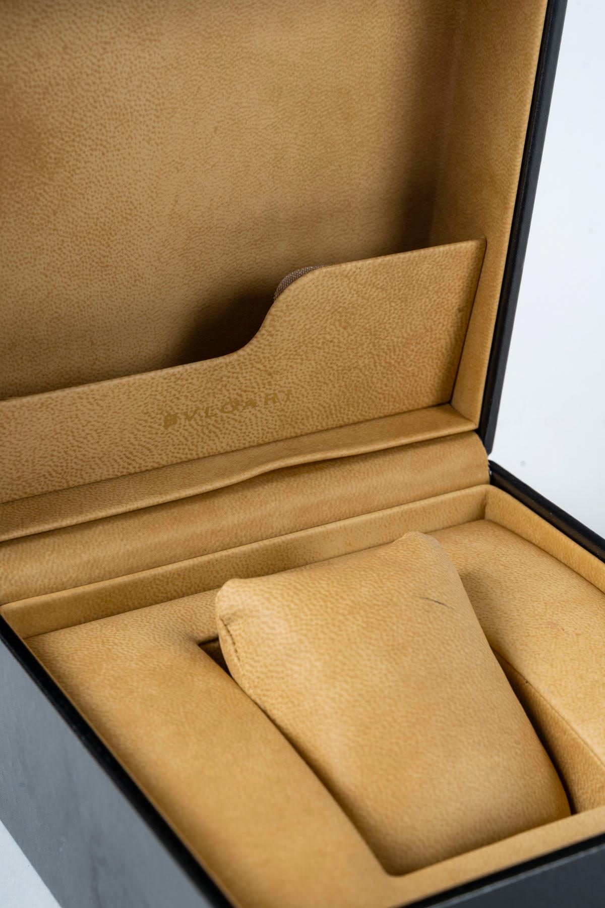 Français Boîte, boîte de montre Bulgari, cuir noir avec boîte en carton, 1990. en vente
