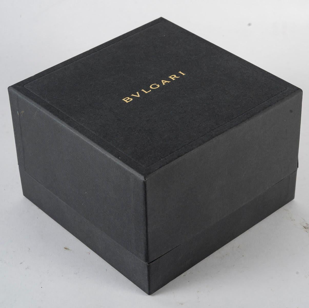 20ième siècle Boîte, boîte de montre Bulgari, cuir noir avec boîte en carton, 1990. en vente