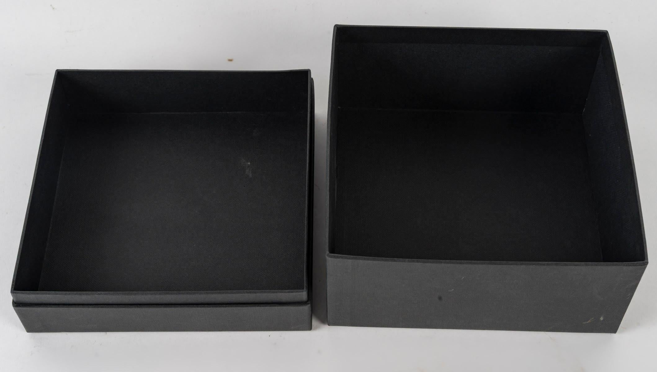 Cuir Boîte, boîte de montre Bulgari, cuir noir avec boîte en carton, 1990. en vente