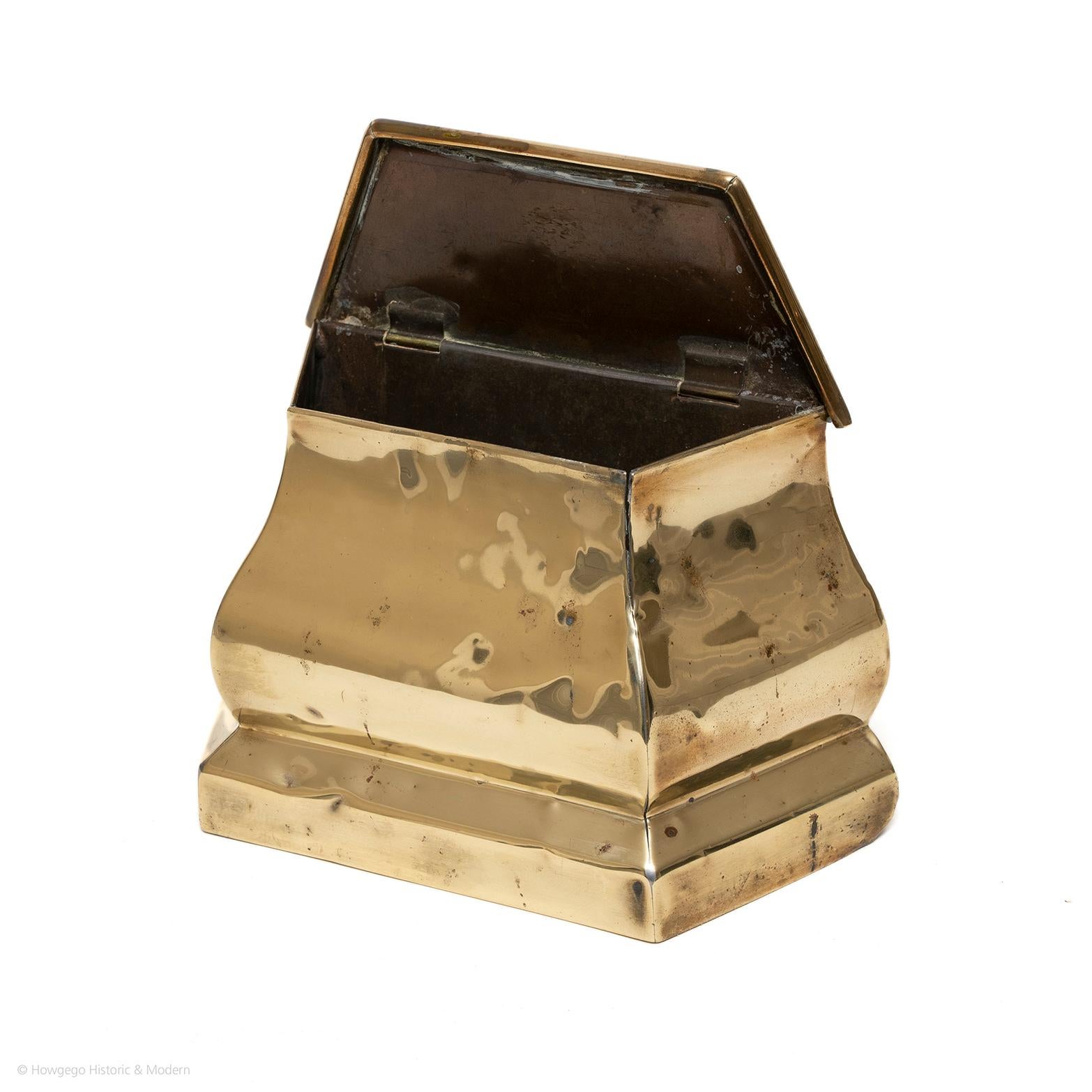 Schachtel Cannister Caddy Messing Tabak Tee Niederländisch 21cm 8 1/4 lang 11cm 4 1/2 hoch (18. Jahrhundert und früher) im Angebot