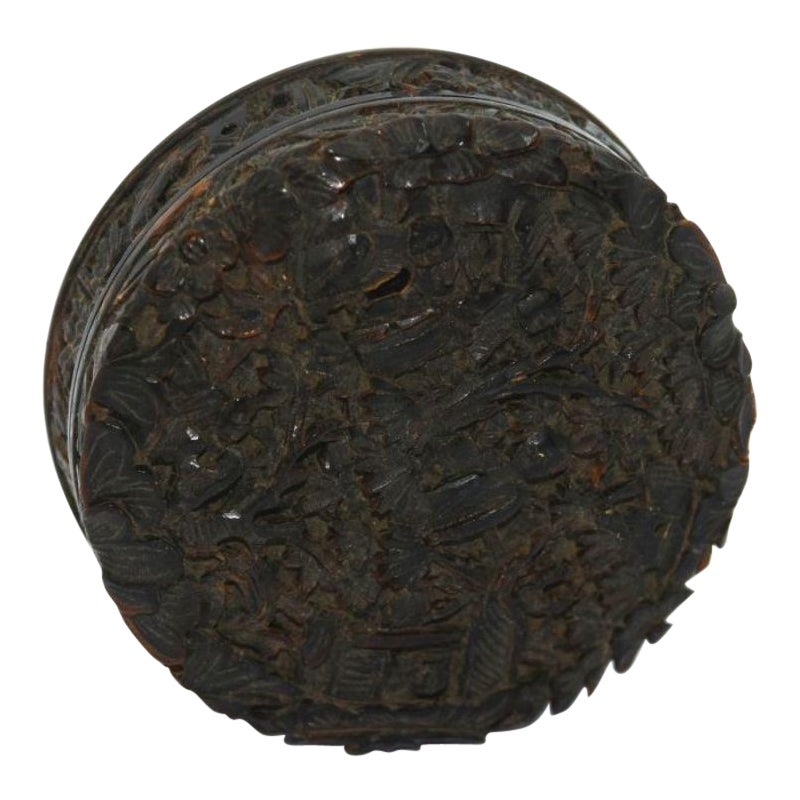 Boîte sculptée en corne blonde de Chine, 19ème siècle