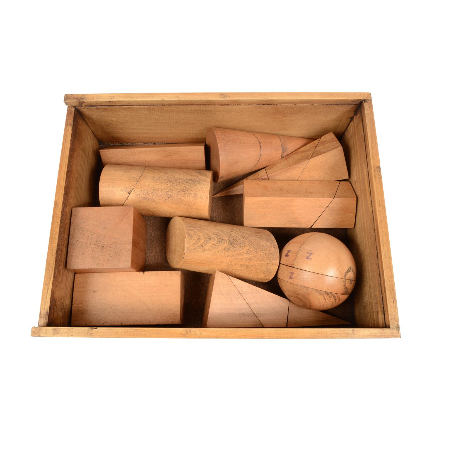 Box Containing 10 Dismountable Wooden Geometric Solids Italy Vallardi, 1963 In Good Condition In Milan, IT