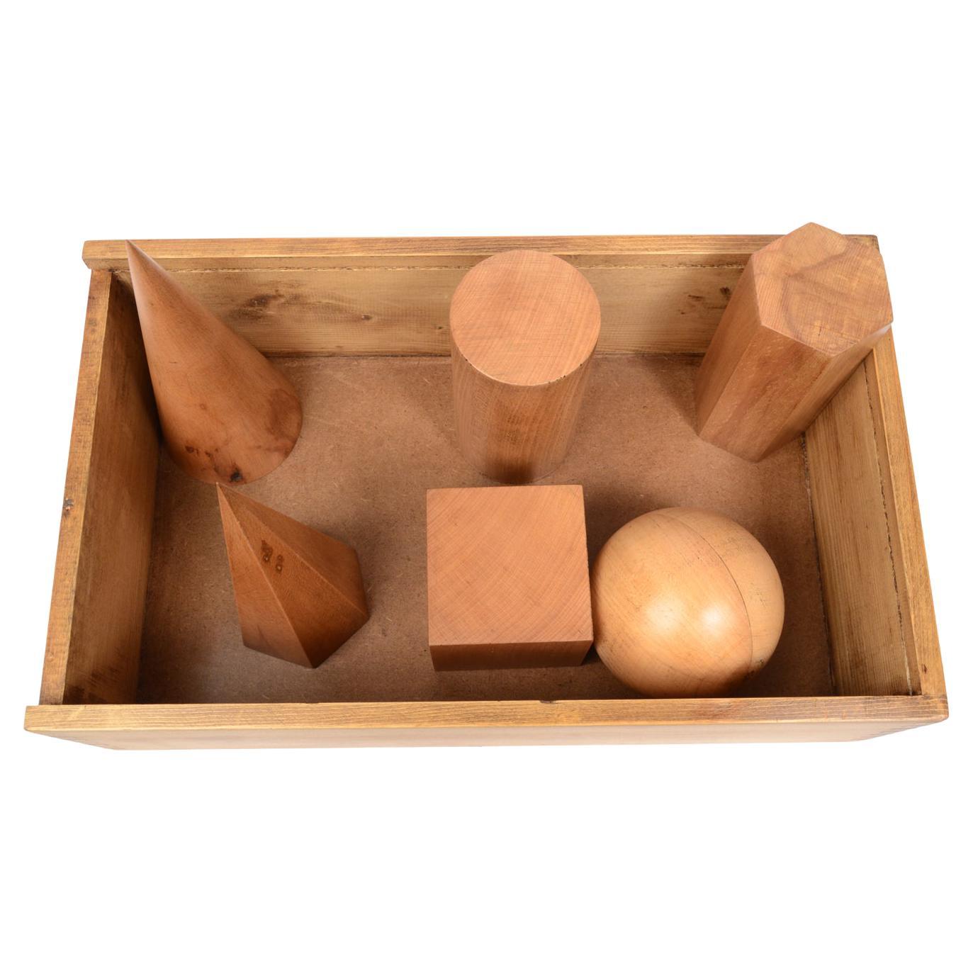 Boîte Vallardi des années 1963 en bois avec 6 solides géométriques instruments scientifiques, Italie