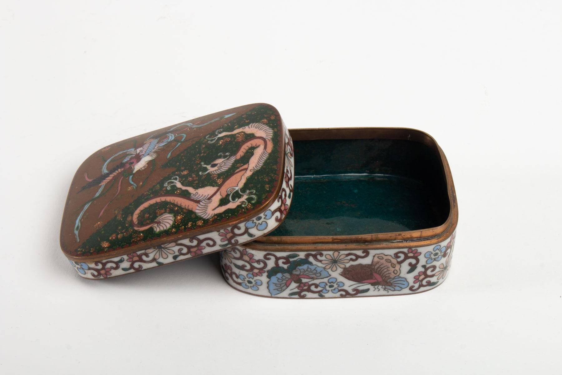 Cloissoné Box Enamels Cloisonné on Copper Decor Dragon and Phoenix, Japan, 1880