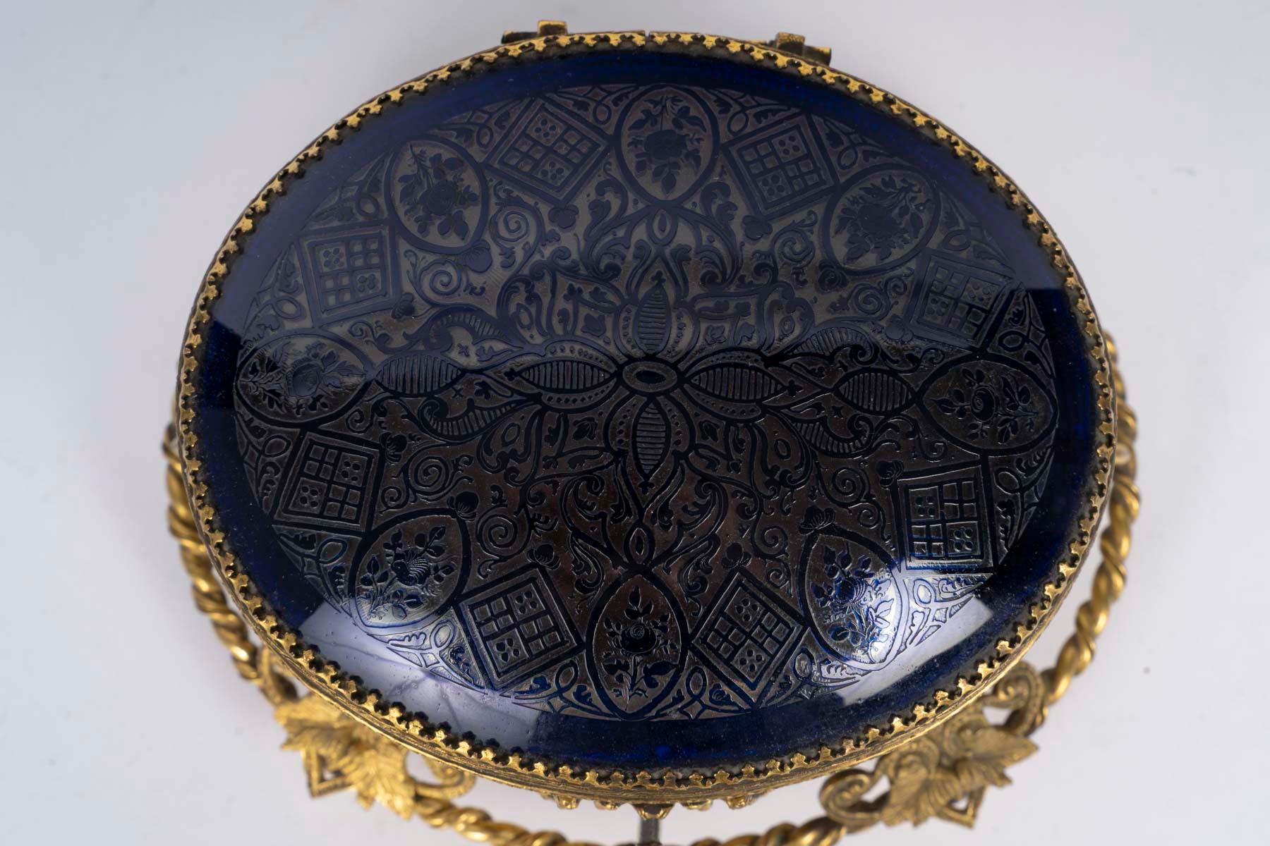 Box, Engraved Blue Crystal Box, Napoleon III Period, 19th Century. For Sale 4