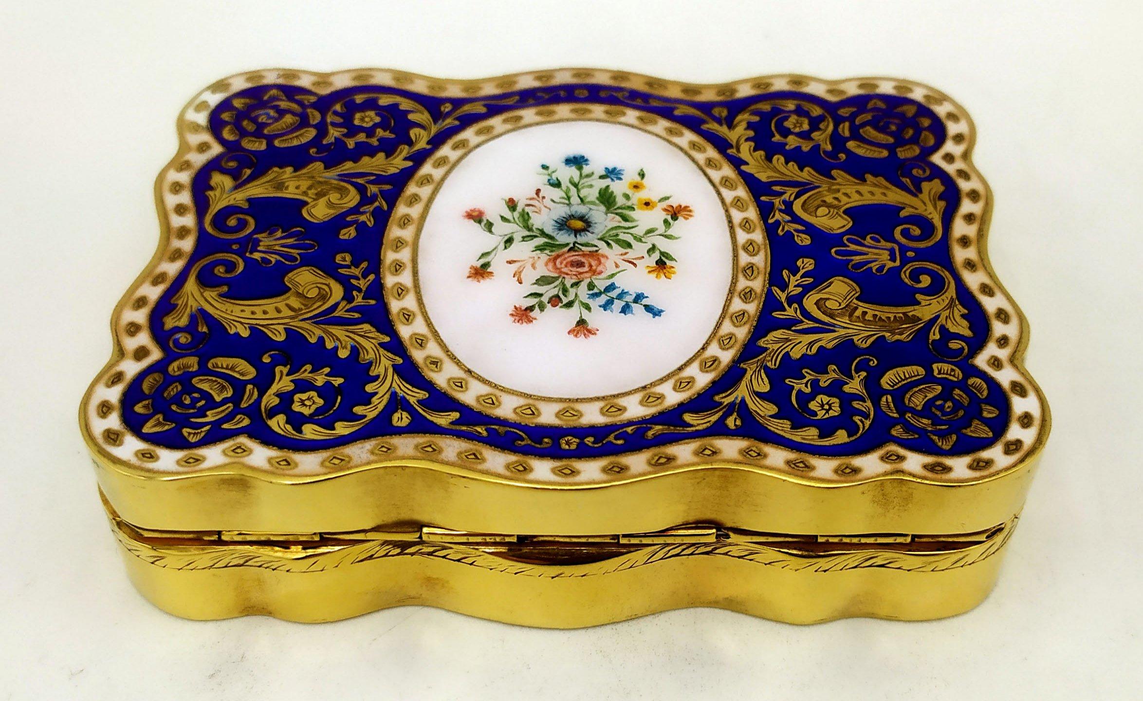 Enameled Box engraving on the lid and hand-painted floral miniature Salimbeni  For Sale