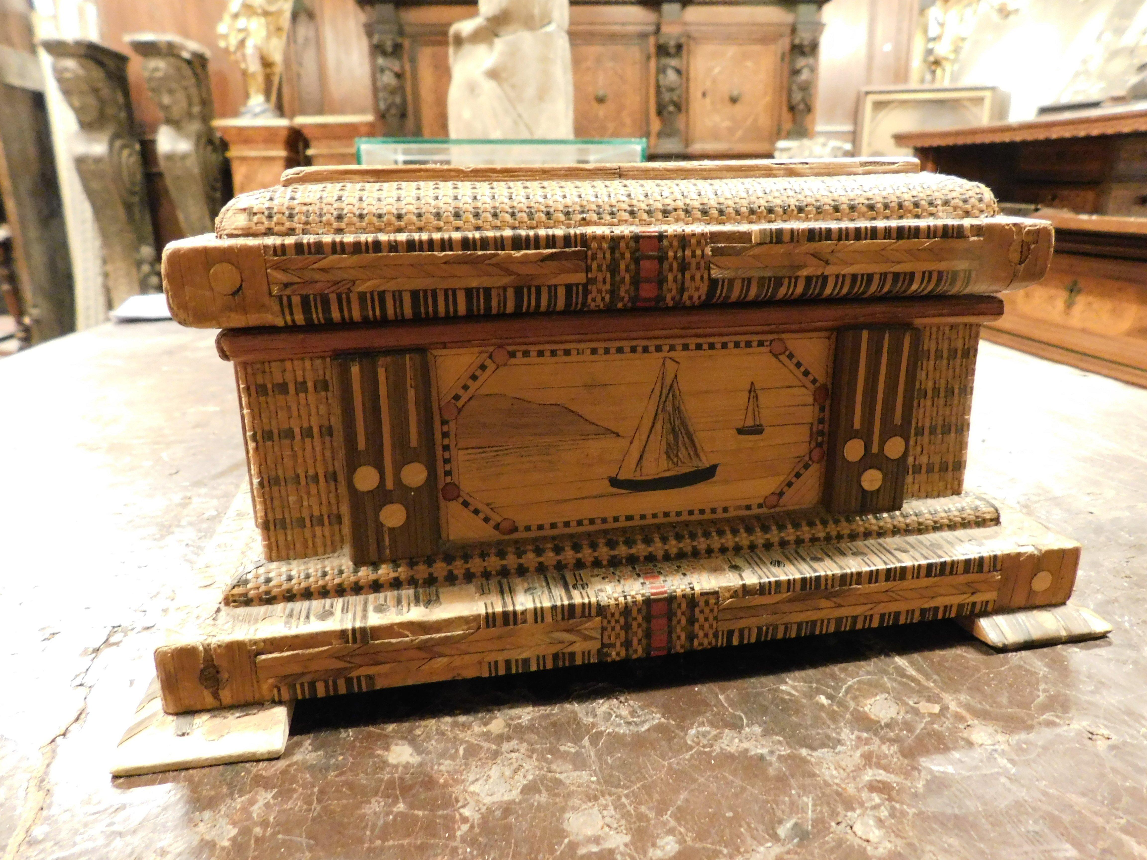 Box for jewels or treasures, inlaid with straw, Italy In Good Condition For Sale In Cuneo, Italy (CN)