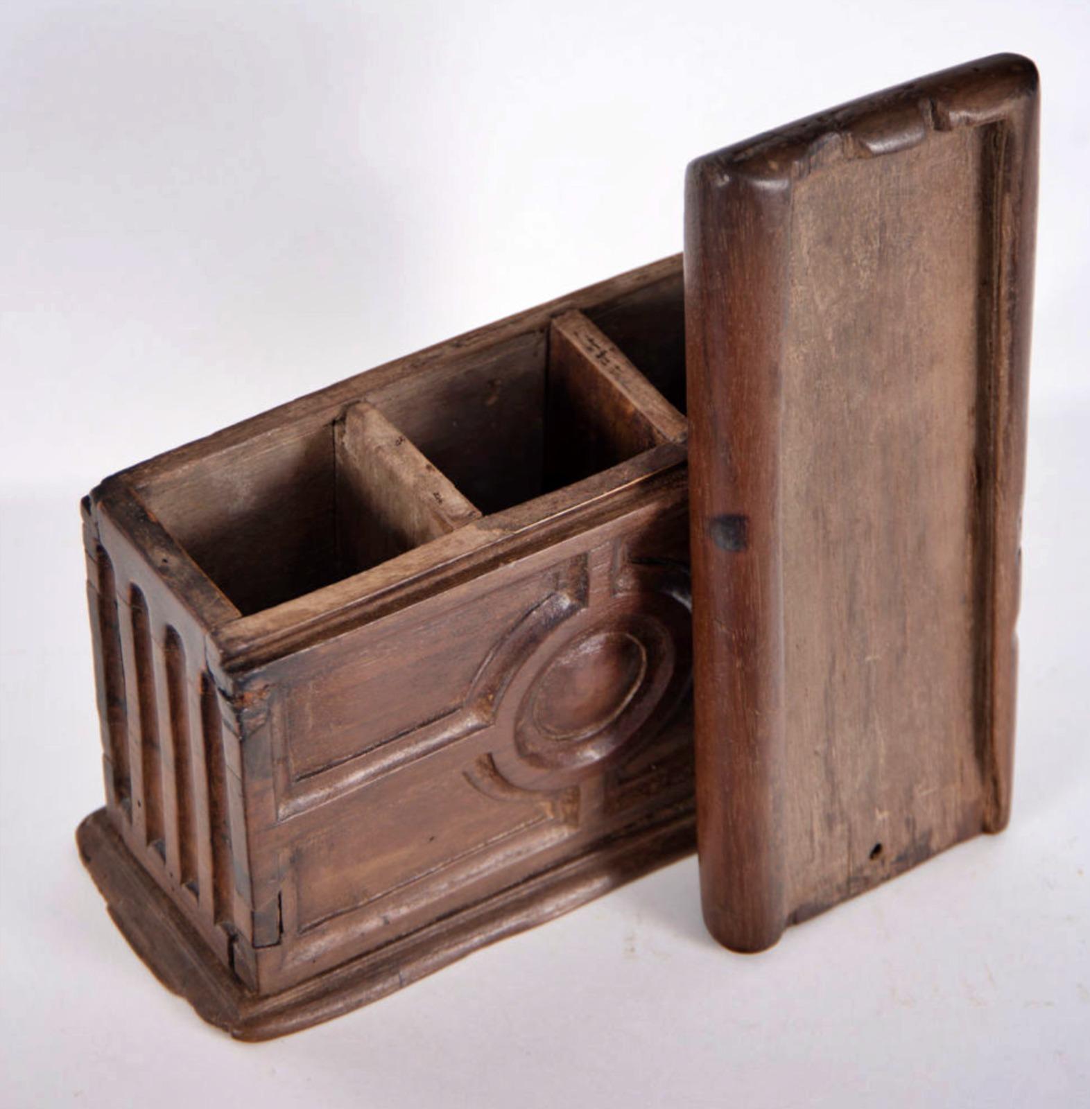 Box for the Holy Oils, Spanish School of the 17th Century In Good Condition In Madrid, ES