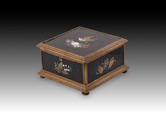 Box. Harte Steine, Metall, Textilien. Möglicherweise Italien, 19. Jahrhundert.