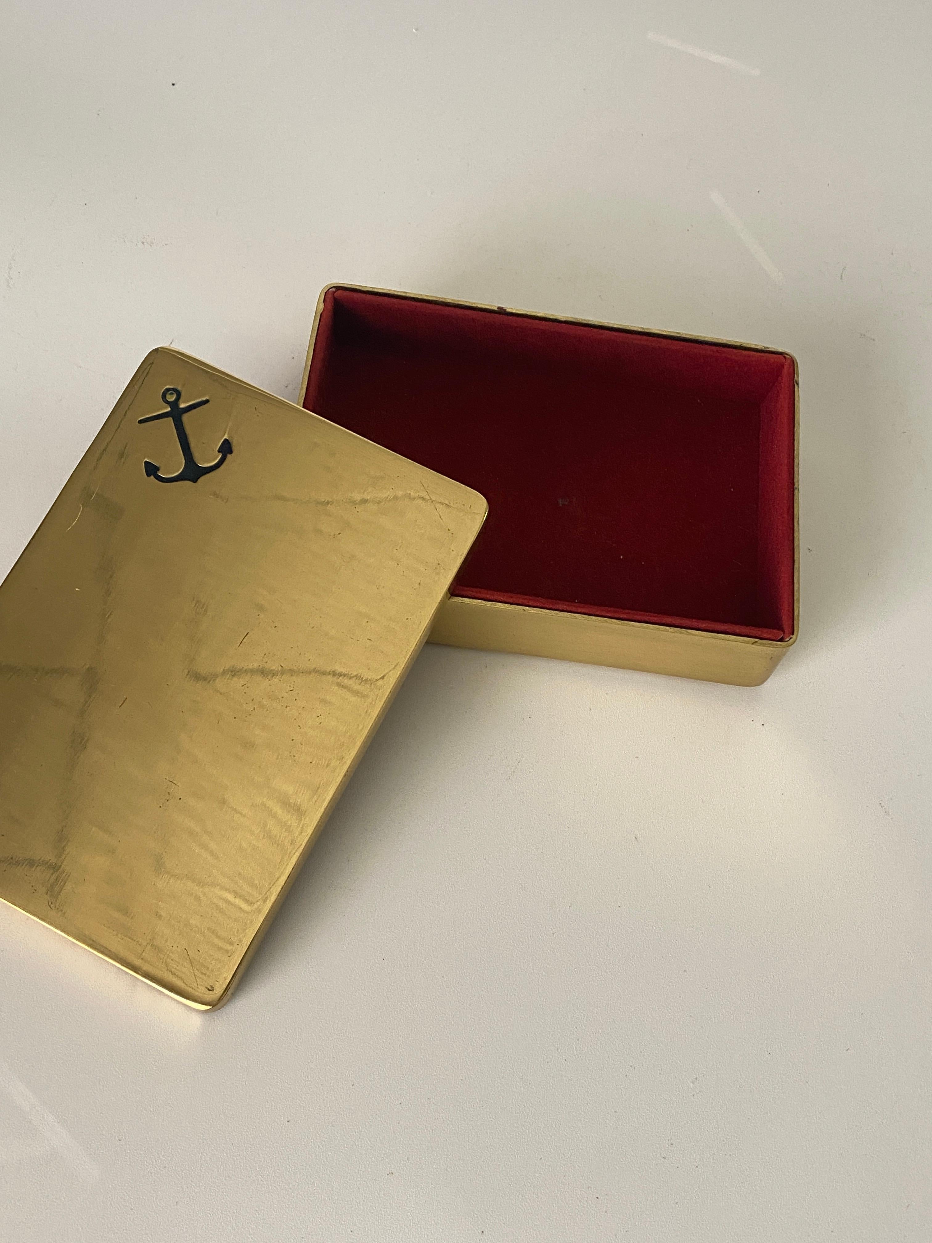 This box has been made in France, circa 1970. It is in a very good condition. The material is Brass, in a gold color, with an Anchor pattern. It is a rectangular Box with an old patina.